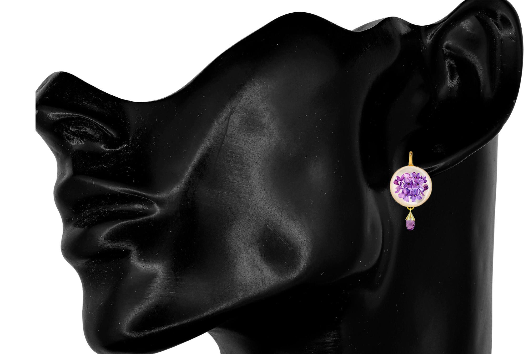 Perlmutt-Ohrringe mit fliederfarbener Blume  925 Silber vergoldet mit Amethyst Briolettes  Miniatur-Blumenschmuck  Geschenk für sie

Einzigartige bemalte Perlmutt-Ohrringe. Die natürliche Muschel zeigt eine wunderschöne violette Miniatur-Irisblüte,