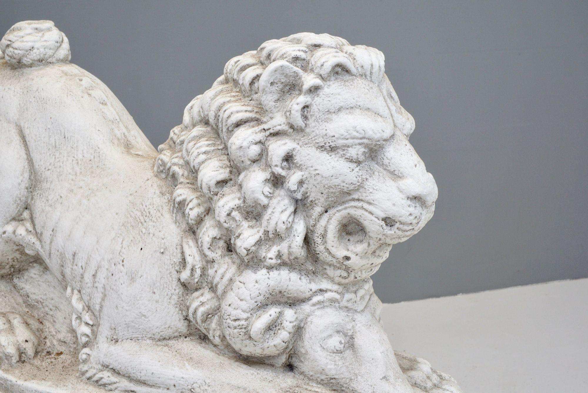 Béton Painted Lion and Goat en vente