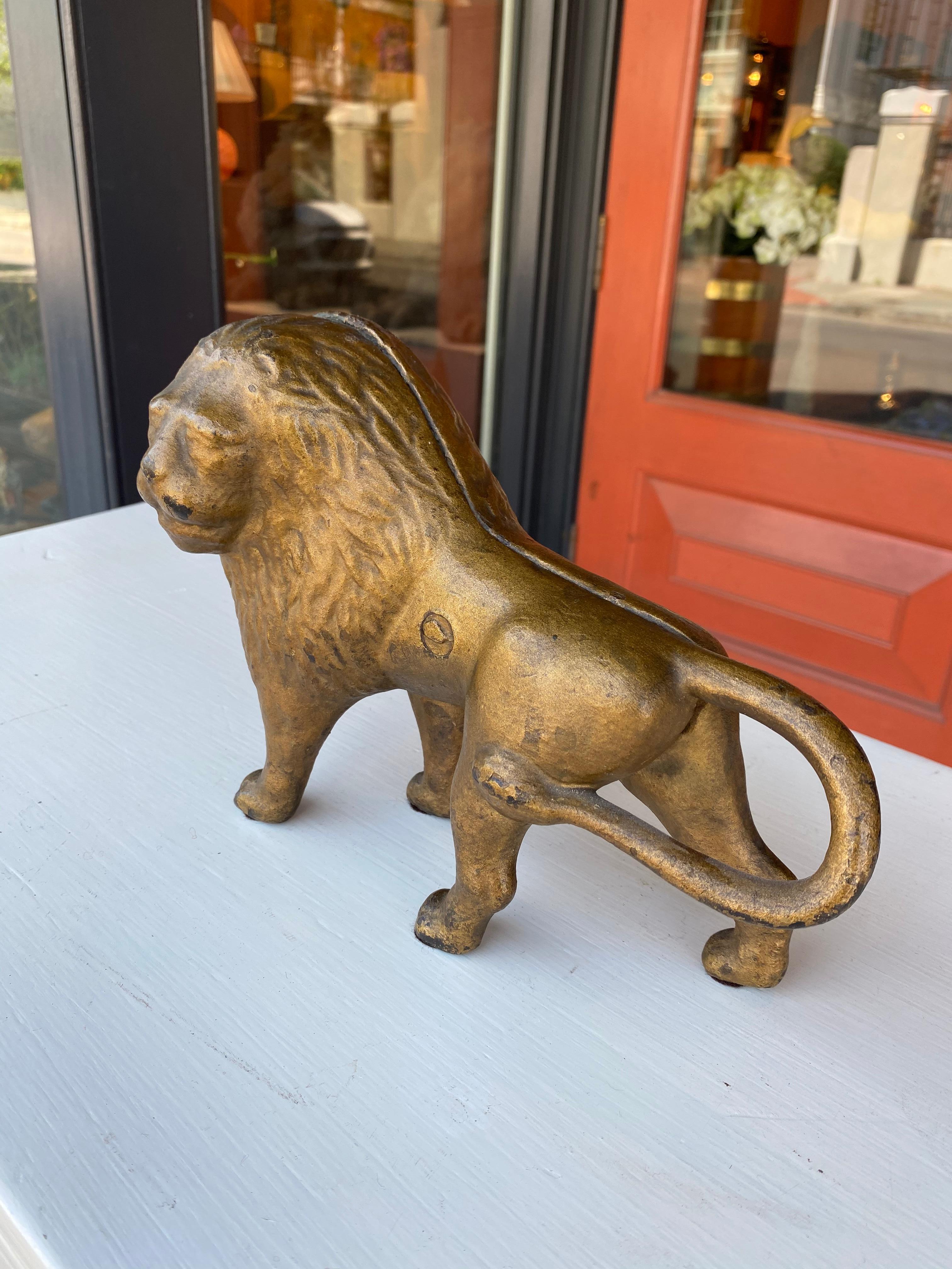 Painted lion doorstop In Good Condition For Sale In Charleston, SC