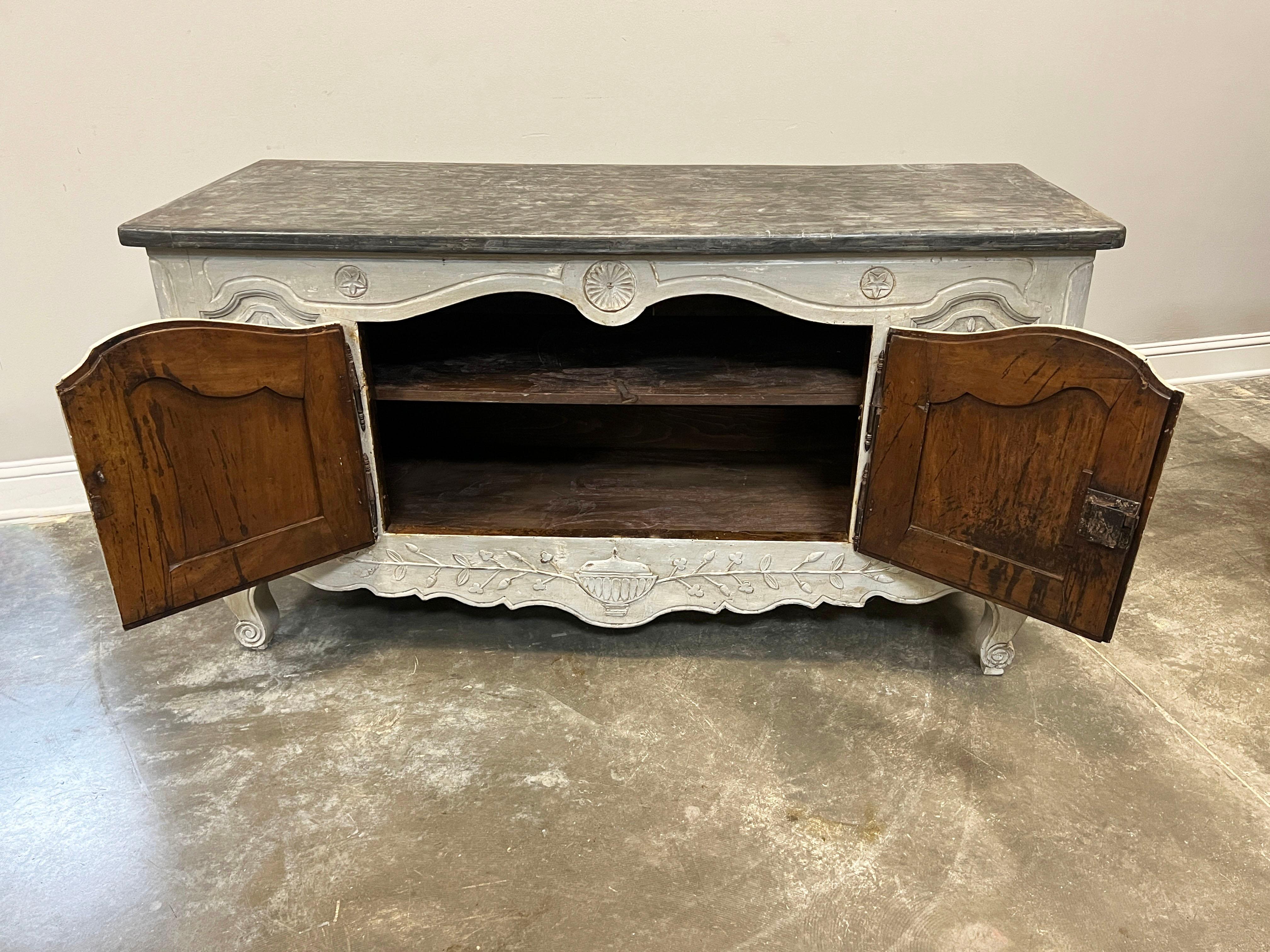 Painted Louis XV French Provincial Carved Wood Buffet In Good Condition For Sale In Houston, US