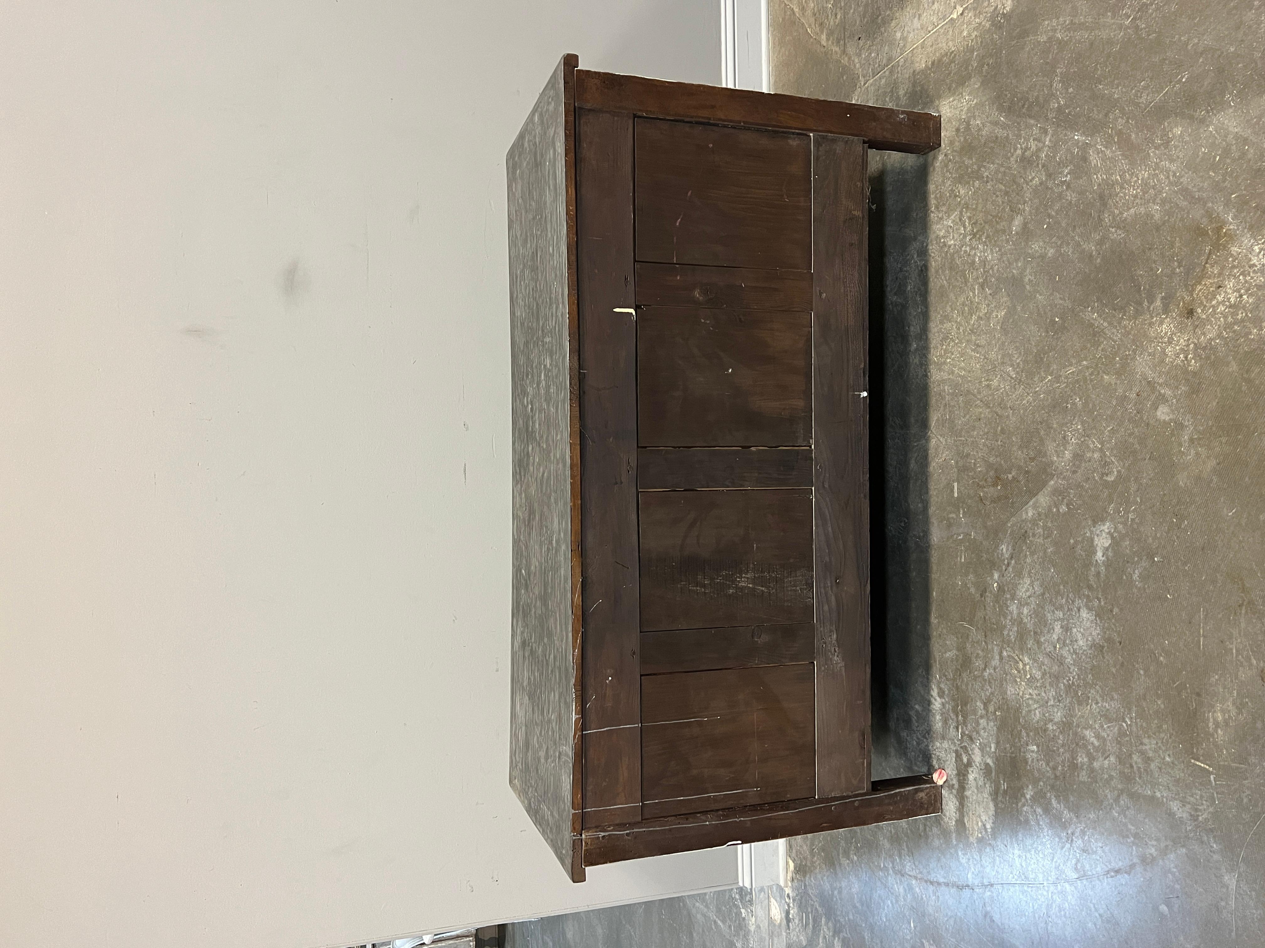 Buffet in legno intagliato dipinto in stile Luigi XV della Provincia di Francia in vendita 2