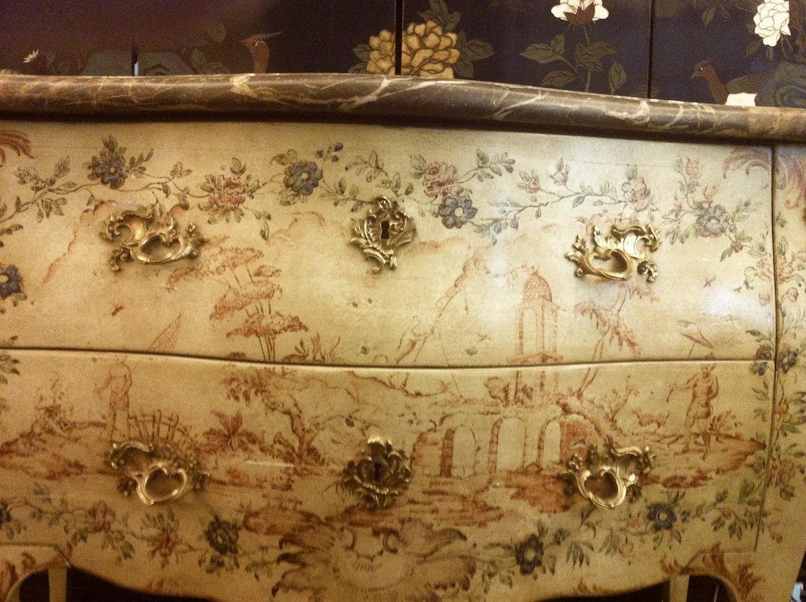 Painted Louis XV Style Genoese Chest of Drawers In Good Condition For Sale In Saint-Ouen, FR
