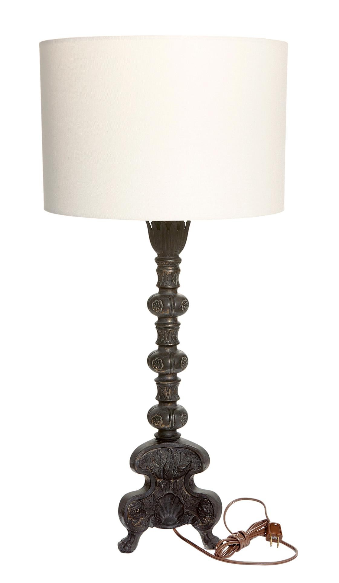Baroque Painted Metal Candlestick Lamp with White Linen Barrell Shade For Sale