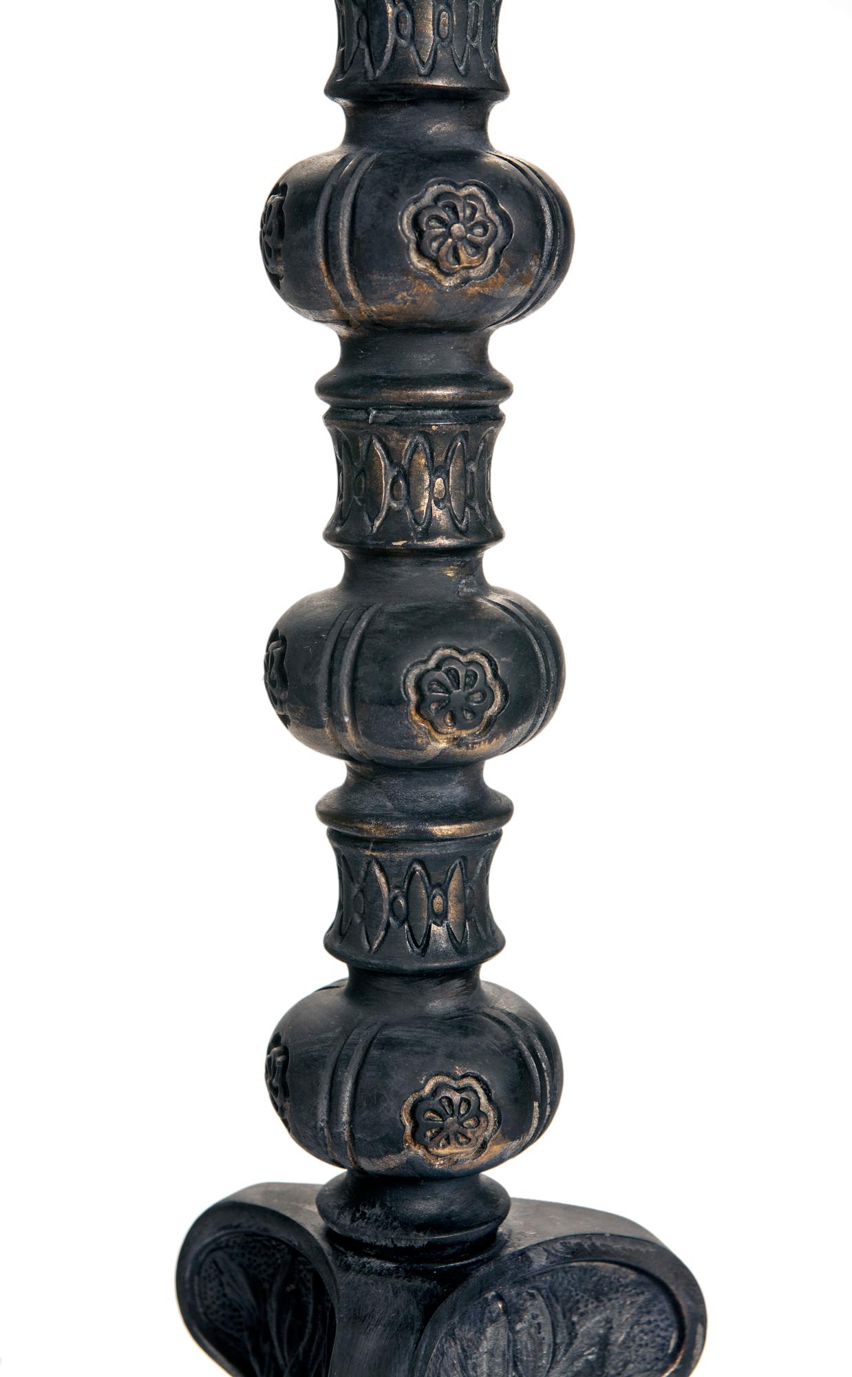 Lampe chandelier en métal peint avec abat-jour en forme de tonneau en lin blanc en vente 3