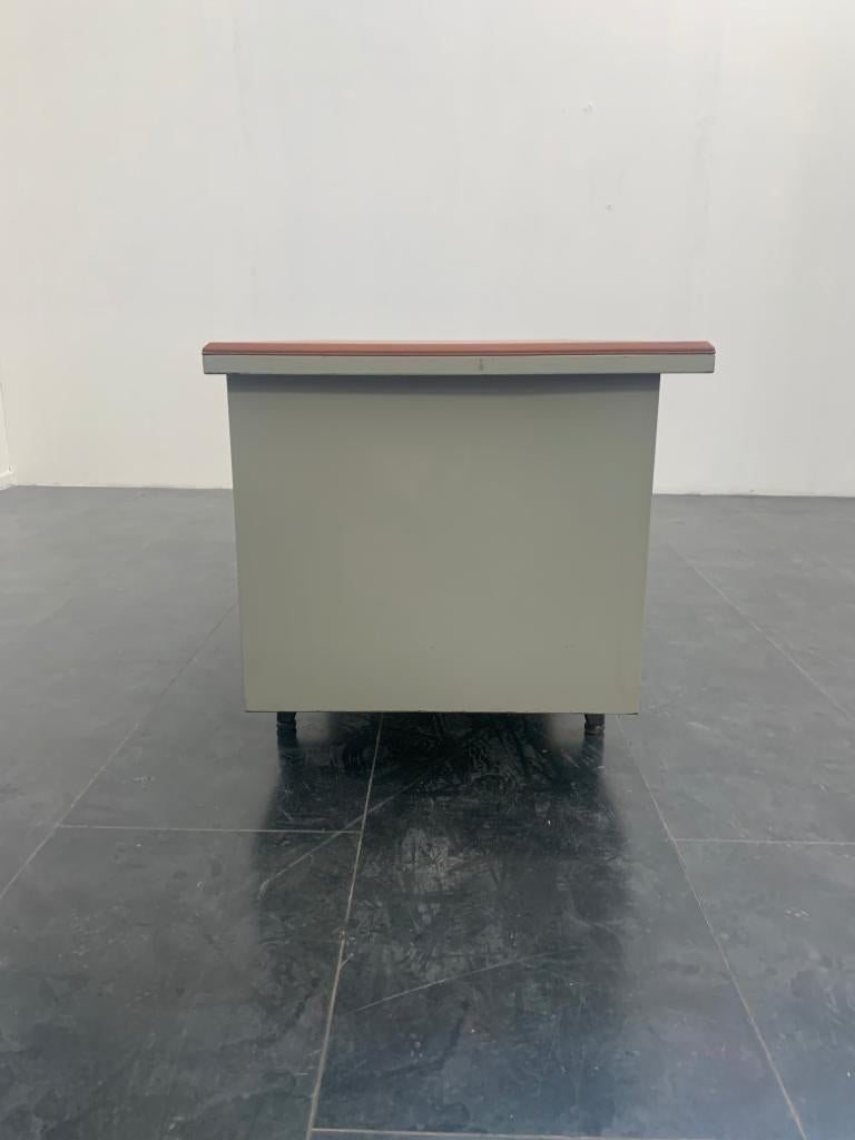 Mid-20th Century Painted Metal Desk with Brown Leatherette Top from Mermelada Estudio, 1960s For Sale