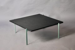 table en métal peint de couleur vert pastel avec plateau en ardoise par Poul Kjaerholm