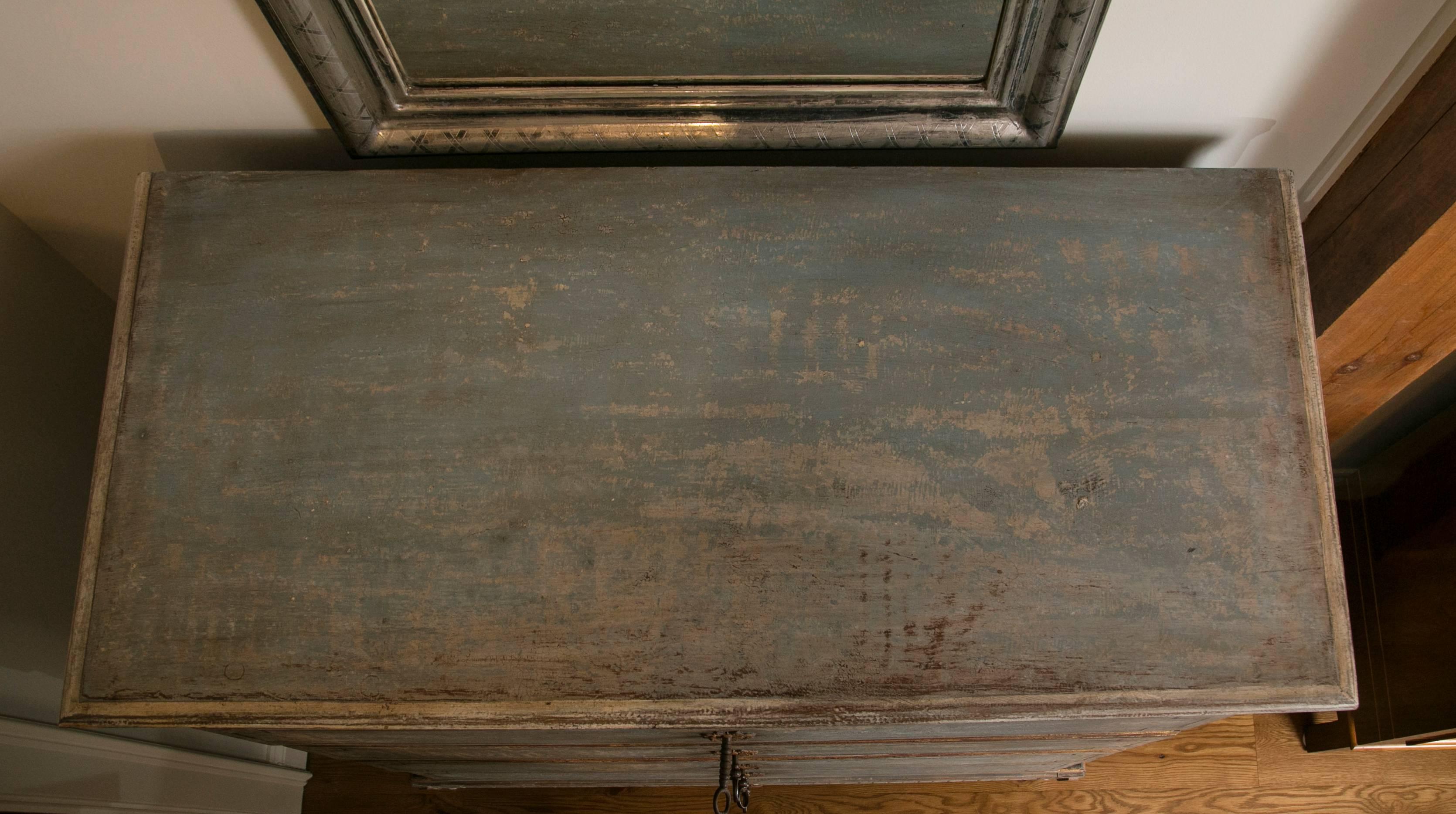 Large 18th Century Swedish Painted Chest of Drawers In Excellent Condition In Westport, CT