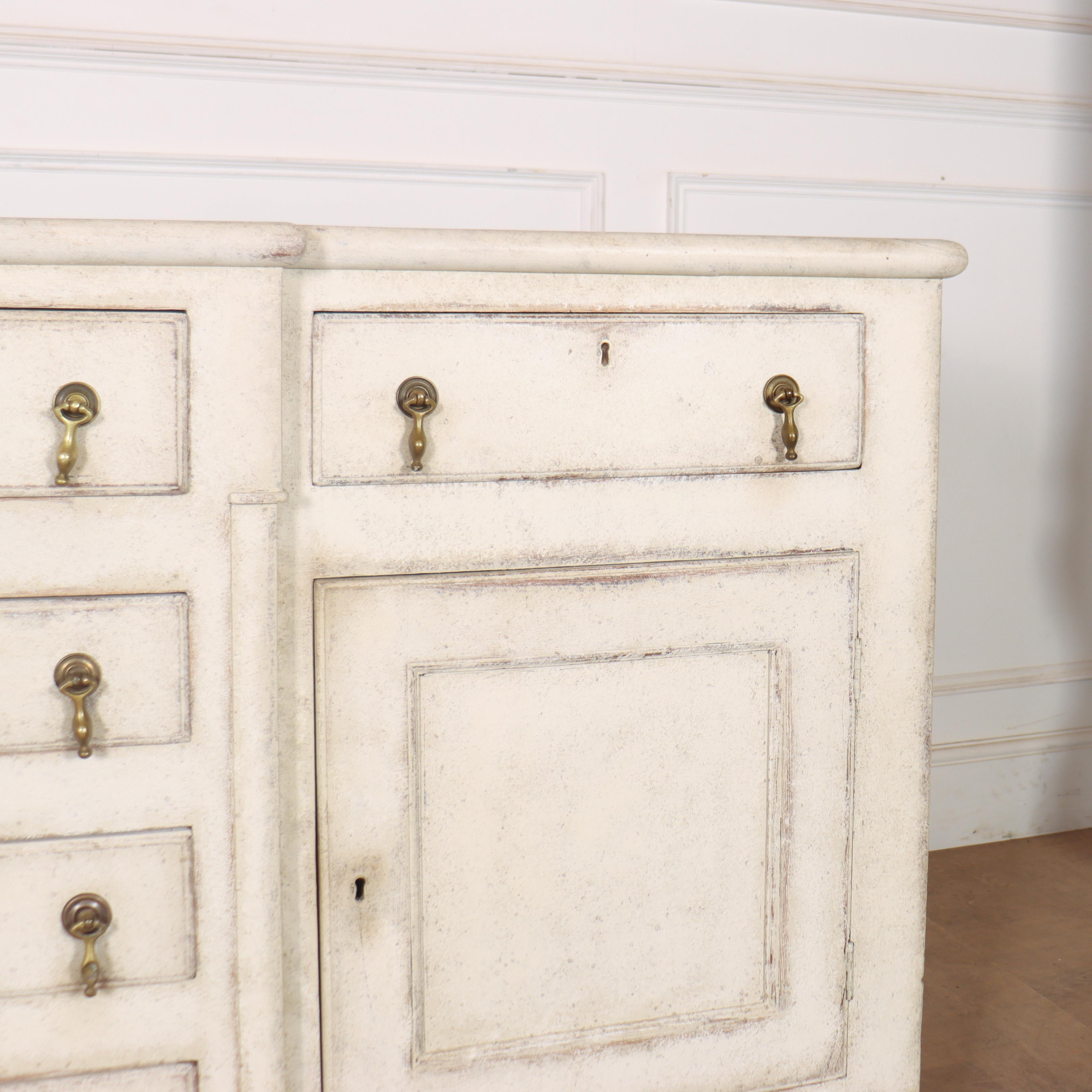 Painted North Welsh Dresser Base In Good Condition For Sale In Leamington Spa, Warwickshire