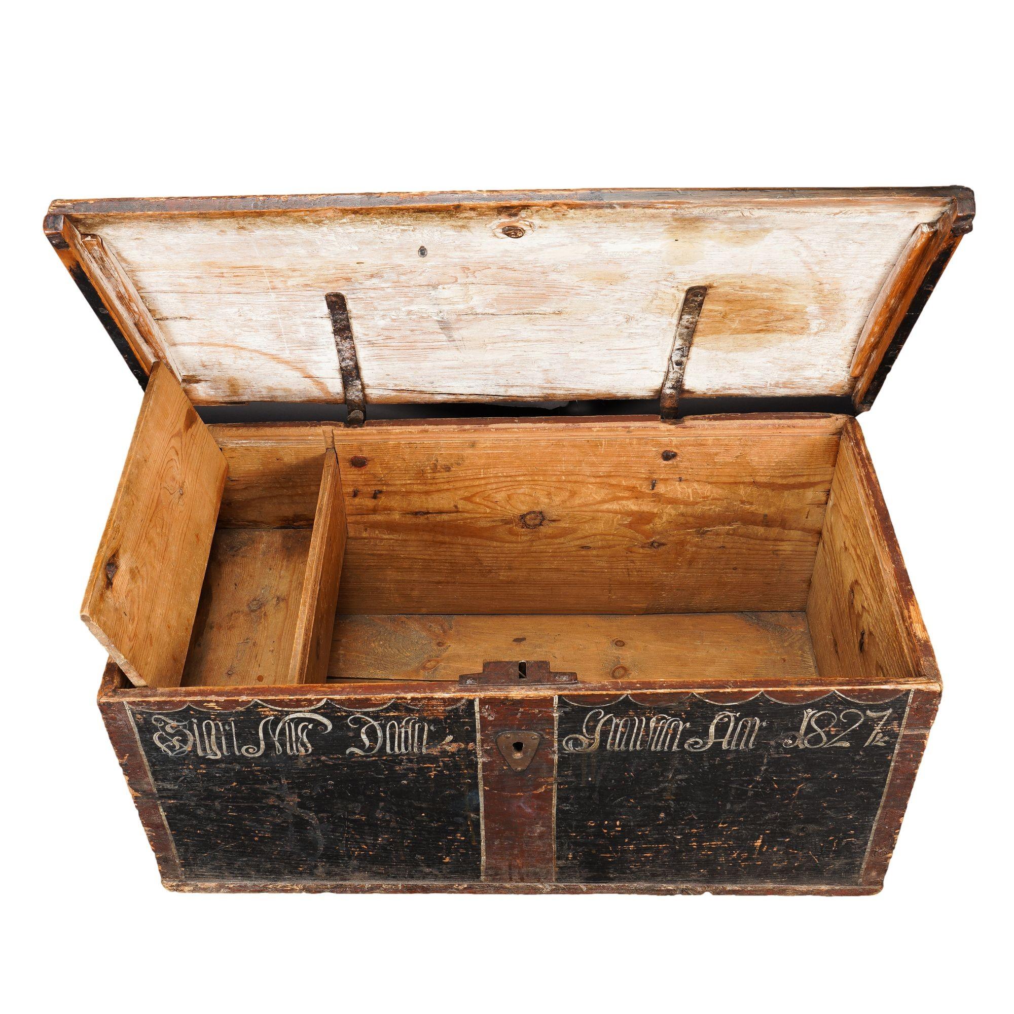Painted Norwegian pine immigrant trunk with coffer top, 1827 For Sale 6