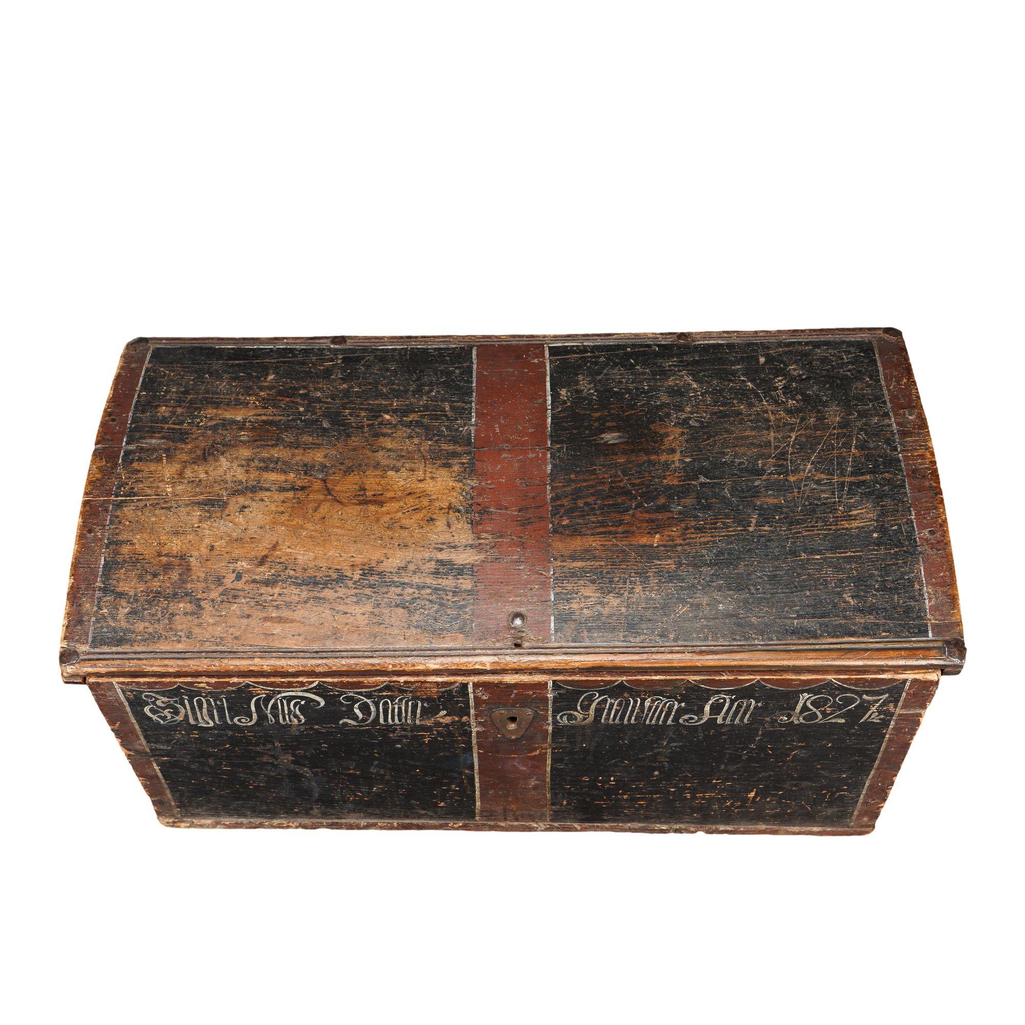 Iron Painted Norwegian pine immigrant trunk with coffer top, 1827 For Sale