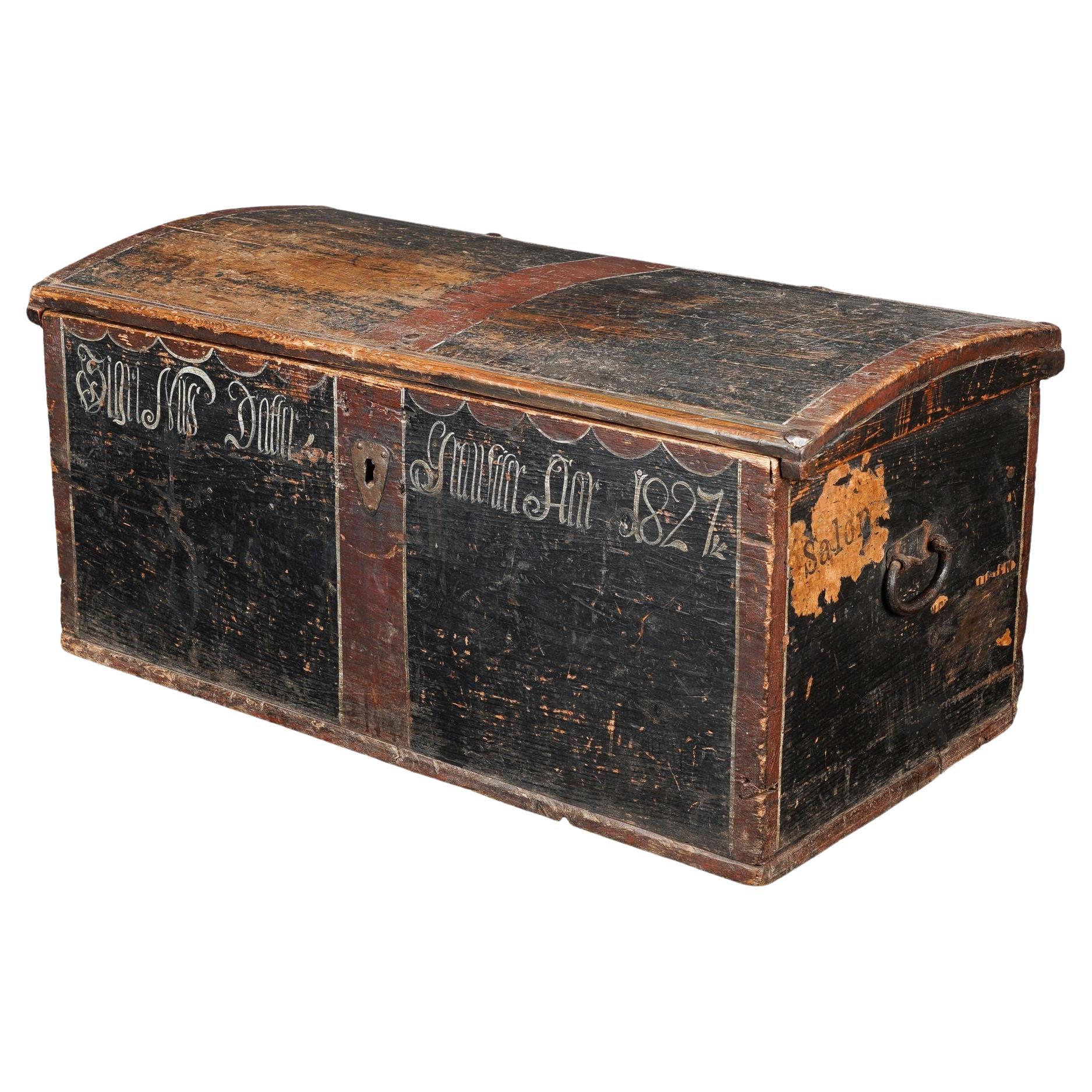 Painted Norwegian pine immigrant trunk with coffer top, 1827 For Sale