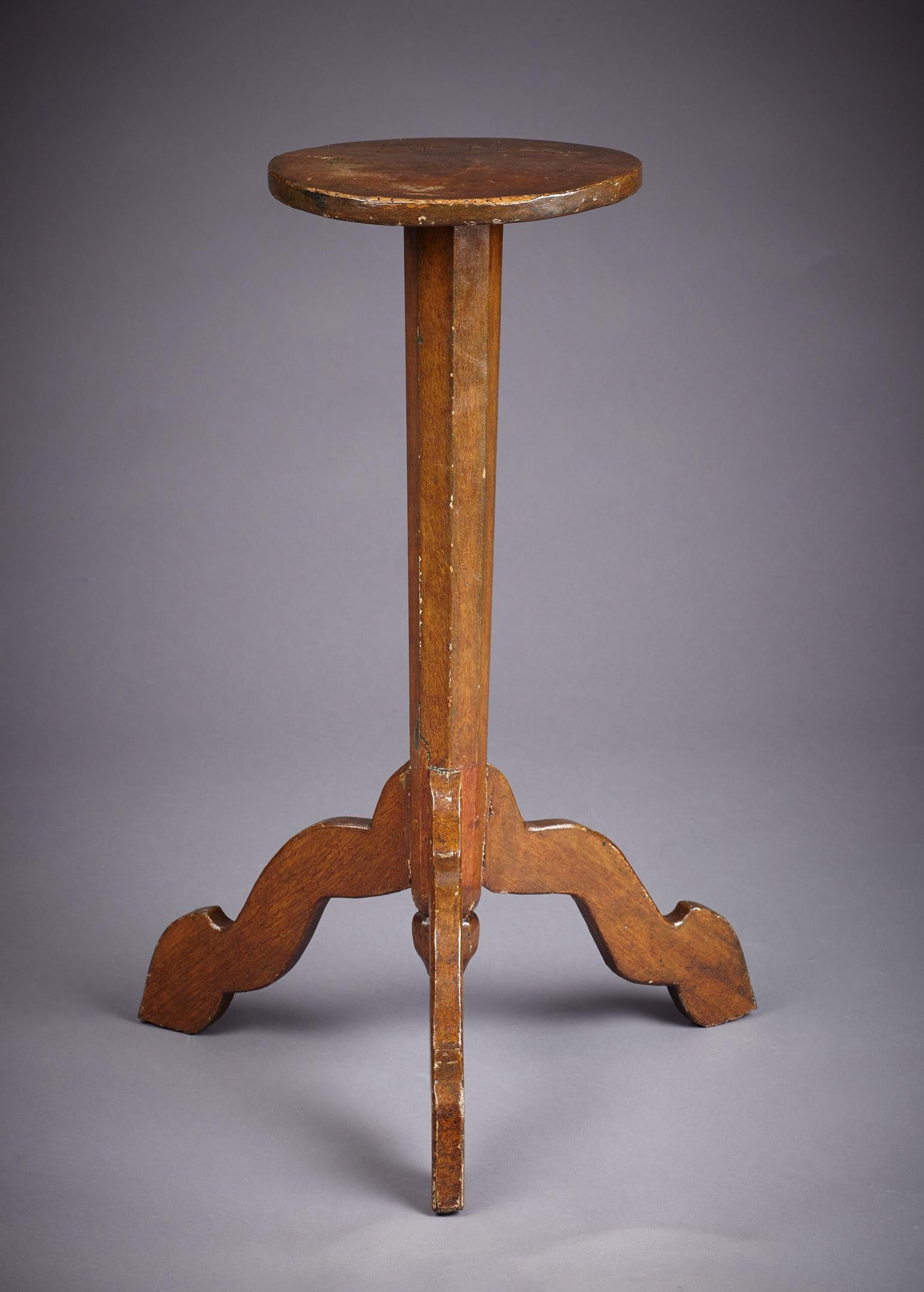 Painted Oak Candle-Stand, Early 18th Century, Queen Anne, England, circa 1710 (Tischlerei) im Angebot