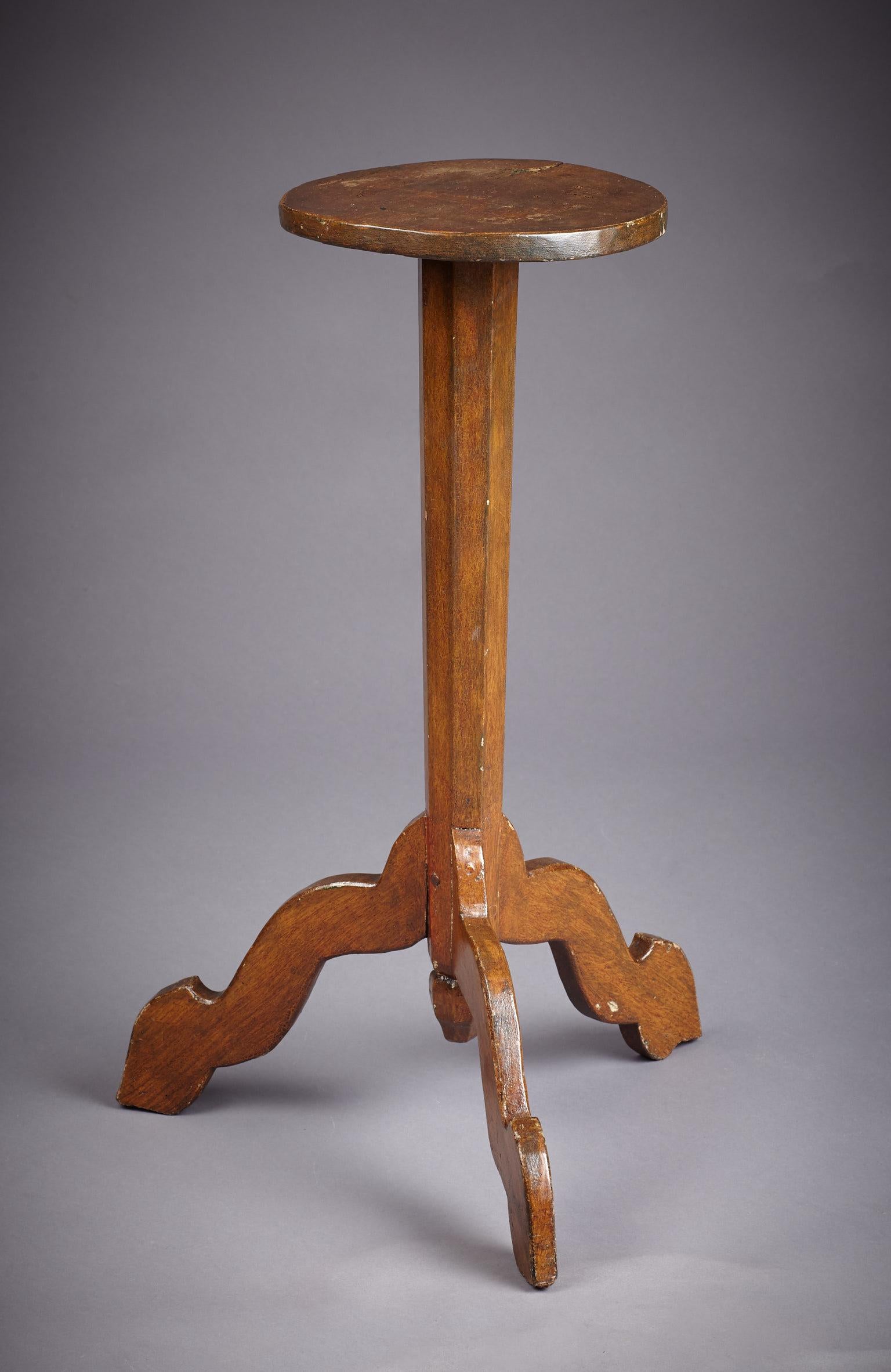 Painted Oak Candle-Stand, Early 18th Century, Queen Anne, England, circa 1710 im Angebot 1