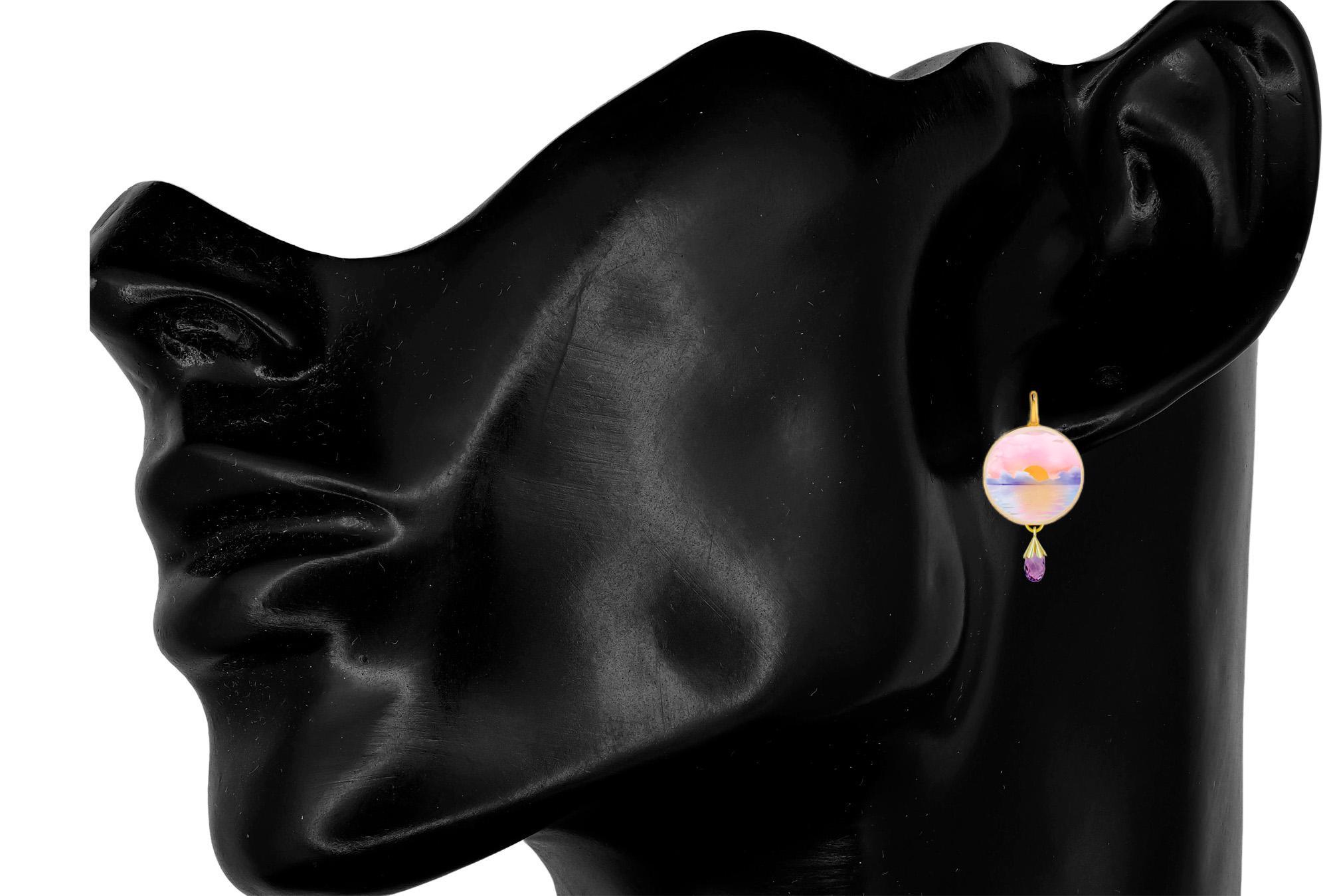 Orecchini a goccia in madreperla dipinta al tramonto dell'oceano con briolette di ametista  Argento 925 placcato oro con Briolette di Ametista  Gioielli Oceanic Arts in miniatura  Regalo per lei

Cattura la magia mozzafiato di un tramonto costiero