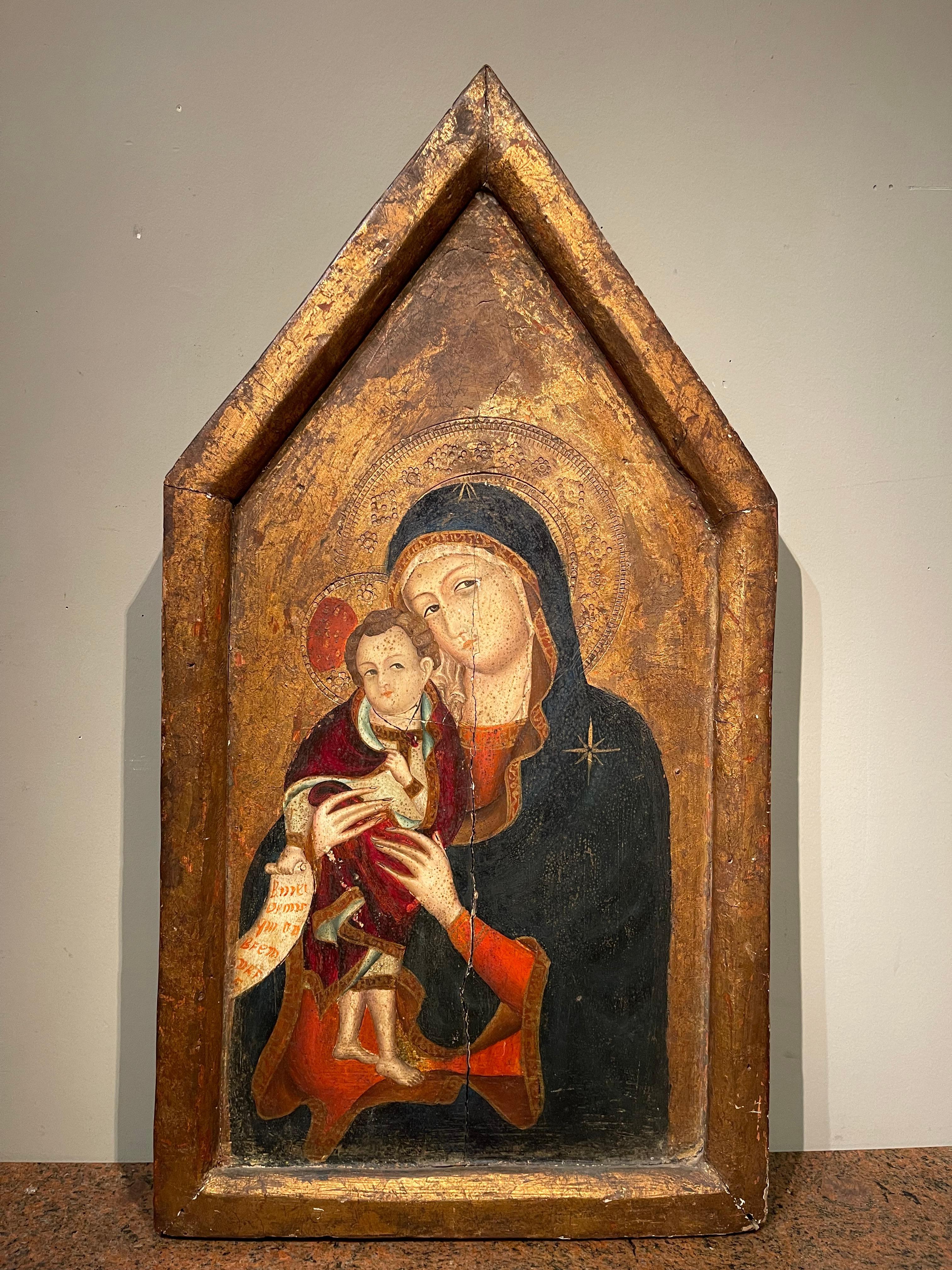 Tempera on wood painted on softwood panel, ogival shape, portraying the Virgin and Child on a gold background. Undoubtedly executed in Italy in the first half of the 19th century, at the time of the Grand Tour, whose followers brought back objects