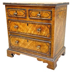 Commode miniature en pin peint du 19ème siècle