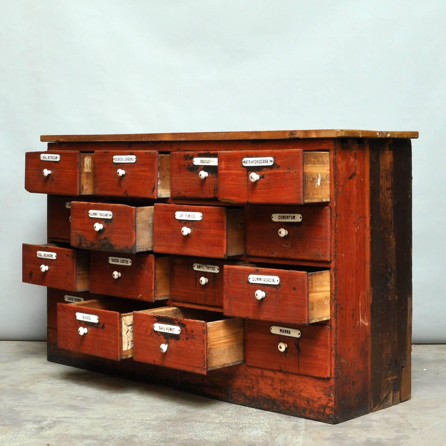 Painted Pine Apothecary Cabinet with 16 Drawers, circa 1900 In Fair Condition In Amsterdam, Noord Holland