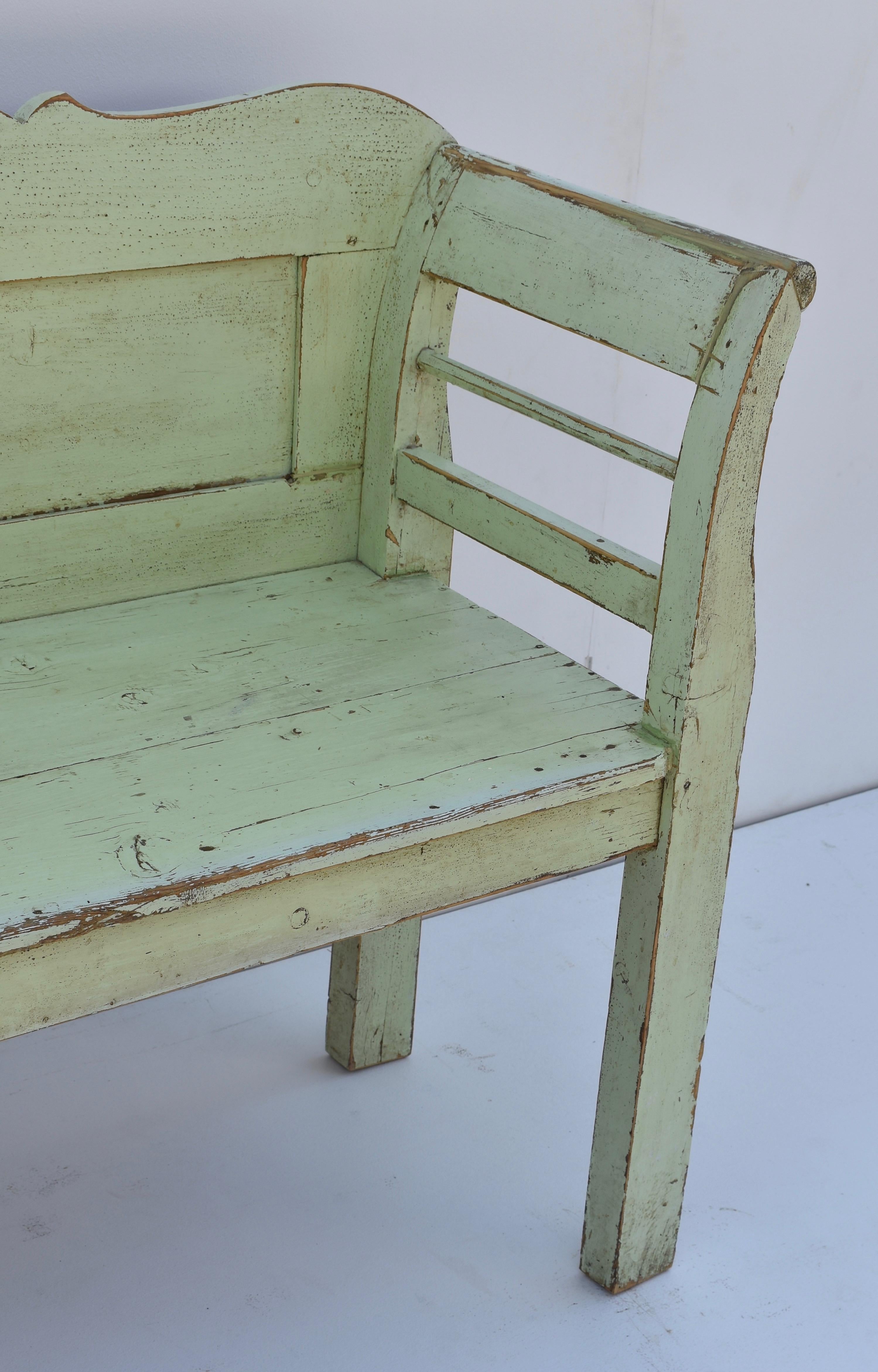 Painted Pine Bench or Settle In Good Condition In Baltimore, MD