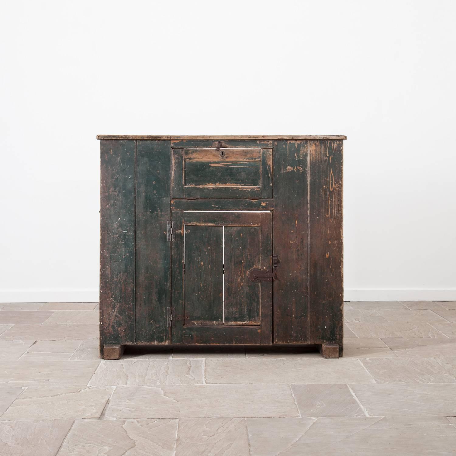 Painted pine huffer cupboard, circa 1800.

It has a very nice patina with the original green and brown paintwork to the outside, it is tin lined inside which is original but has been later painted. This piece would have been used as a proving