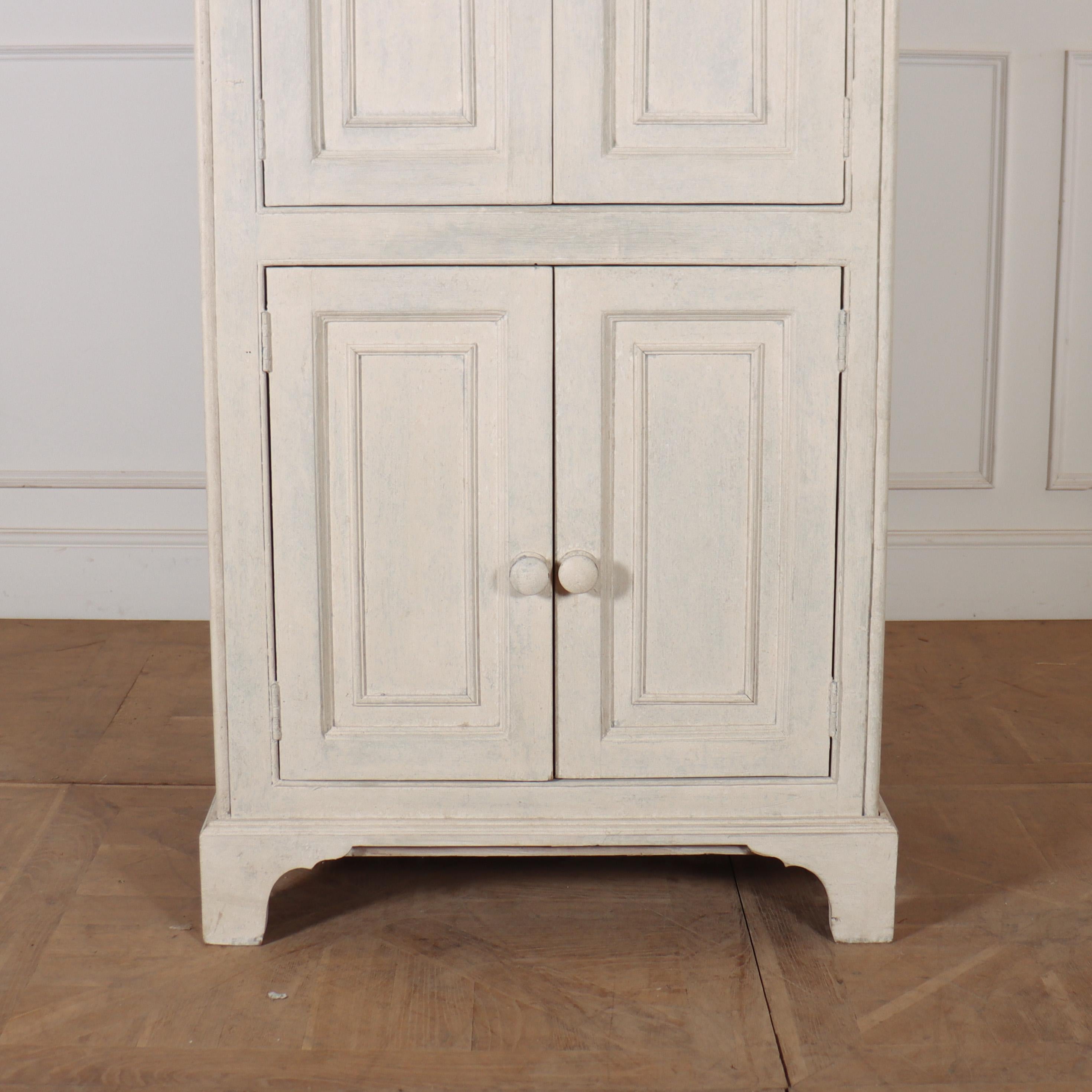 Painted Pine Linen Cupboard In Good Condition For Sale In Leamington Spa, Warwickshire