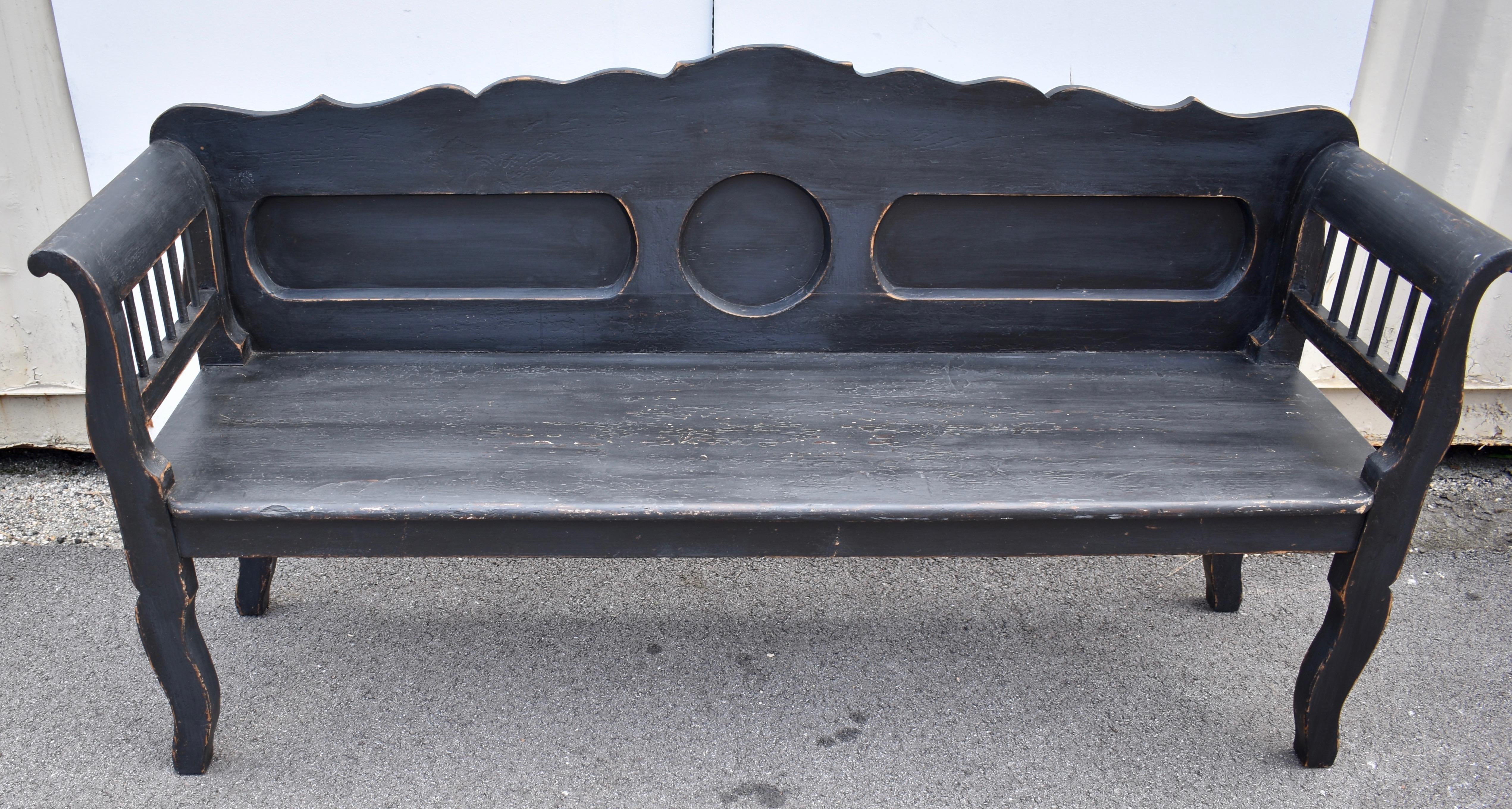 Painted Pine Paneled Bench or Settle In Good Condition For Sale In Baltimore, MD