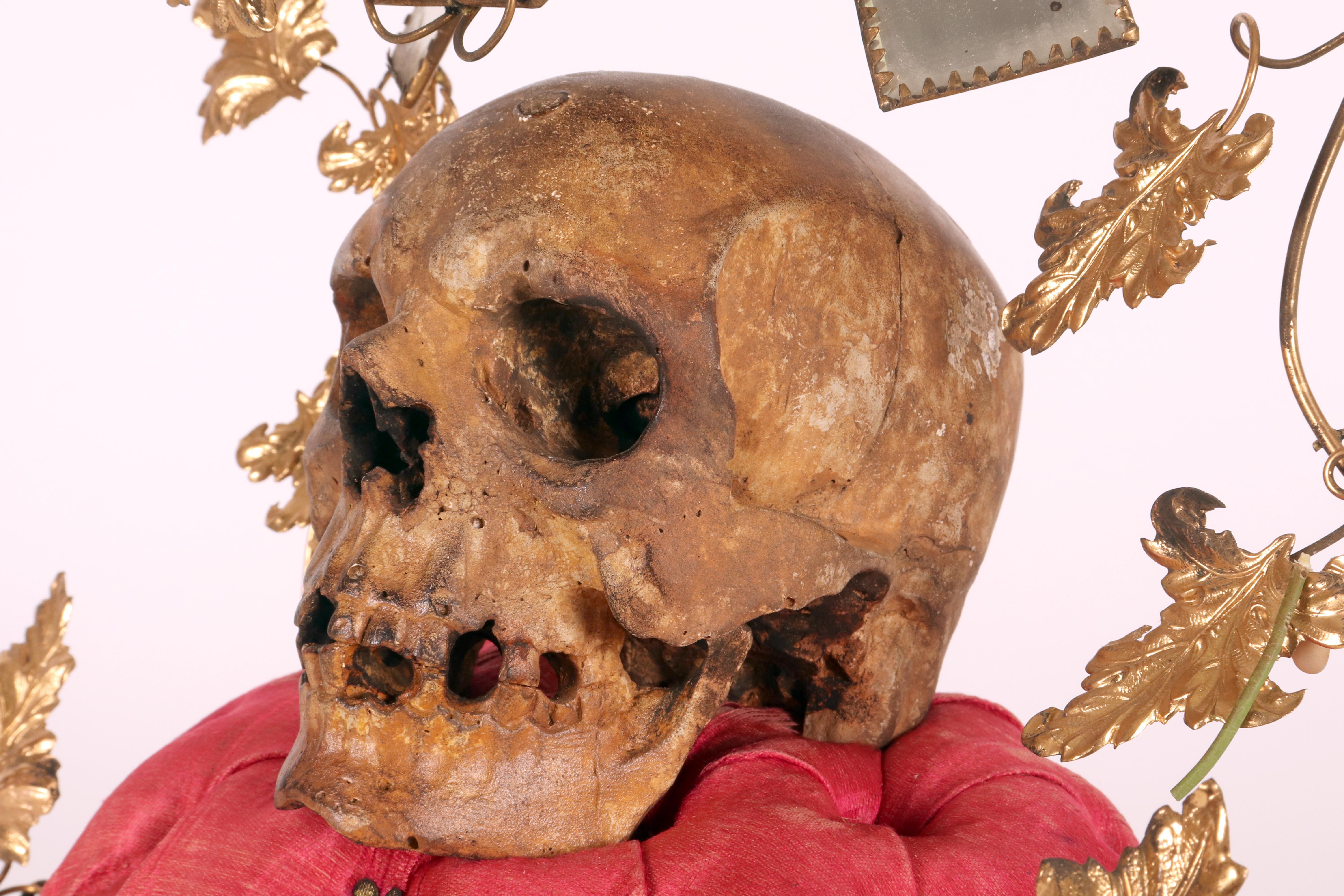 Sculpture en plâtre peint représentant un crâne. Italie, fin du XIXe siècle. en vente 7
