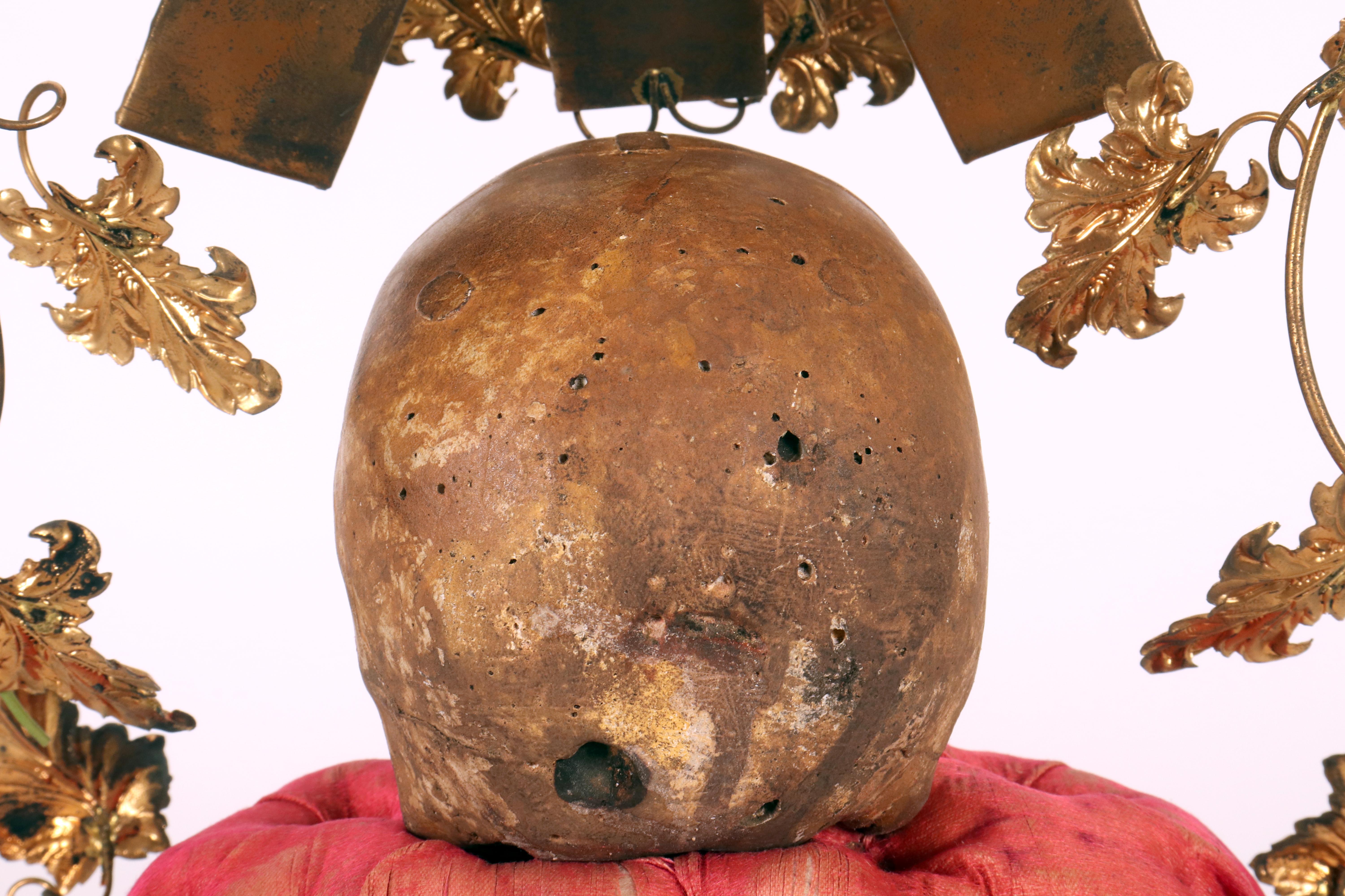 Sculpture en plâtre peint représentant un crâne. Italie, fin du XIXe siècle. en vente 8