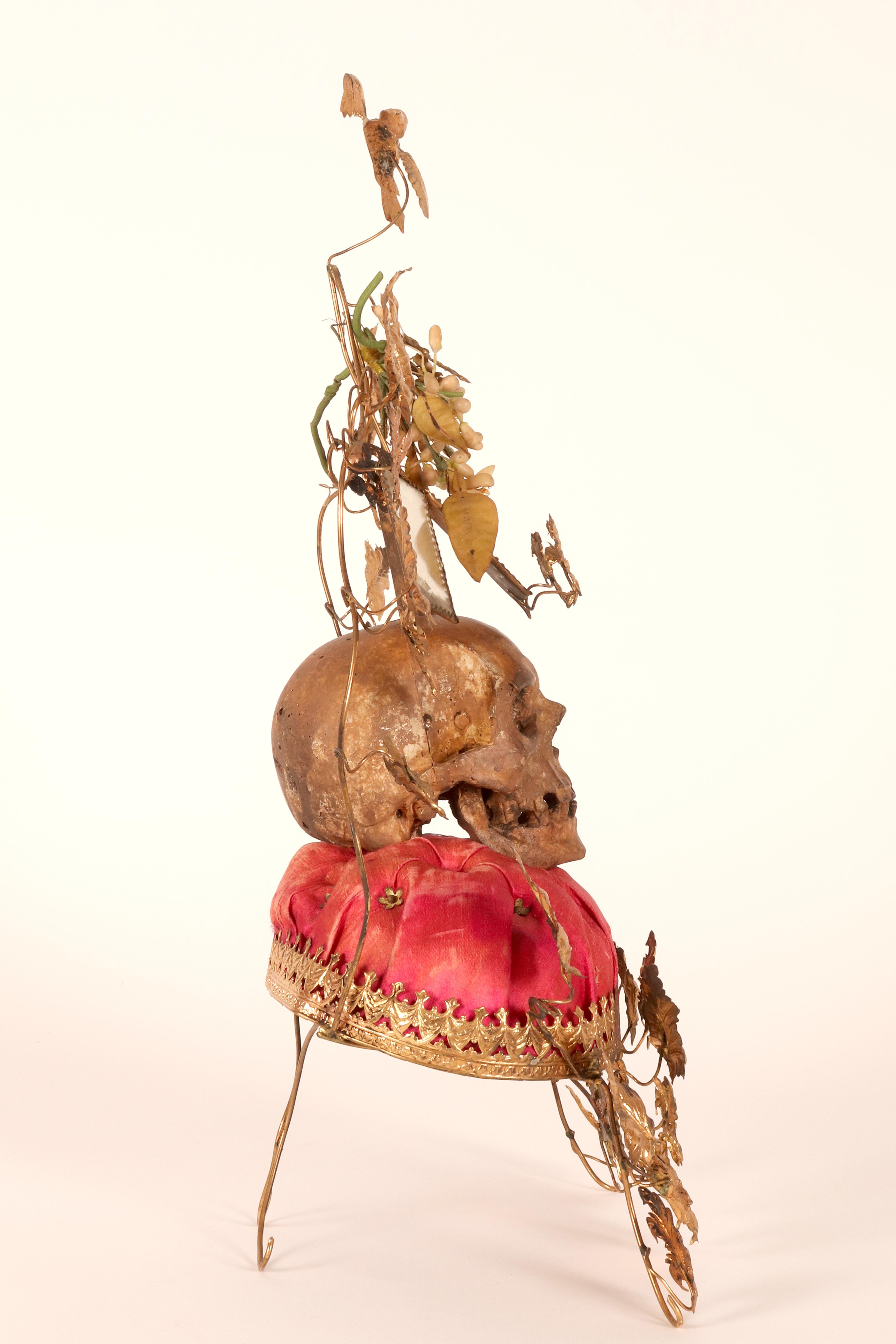 Sculpture en plâtre peint représentant un crâne. Italie, fin du XIXe siècle. en vente 2