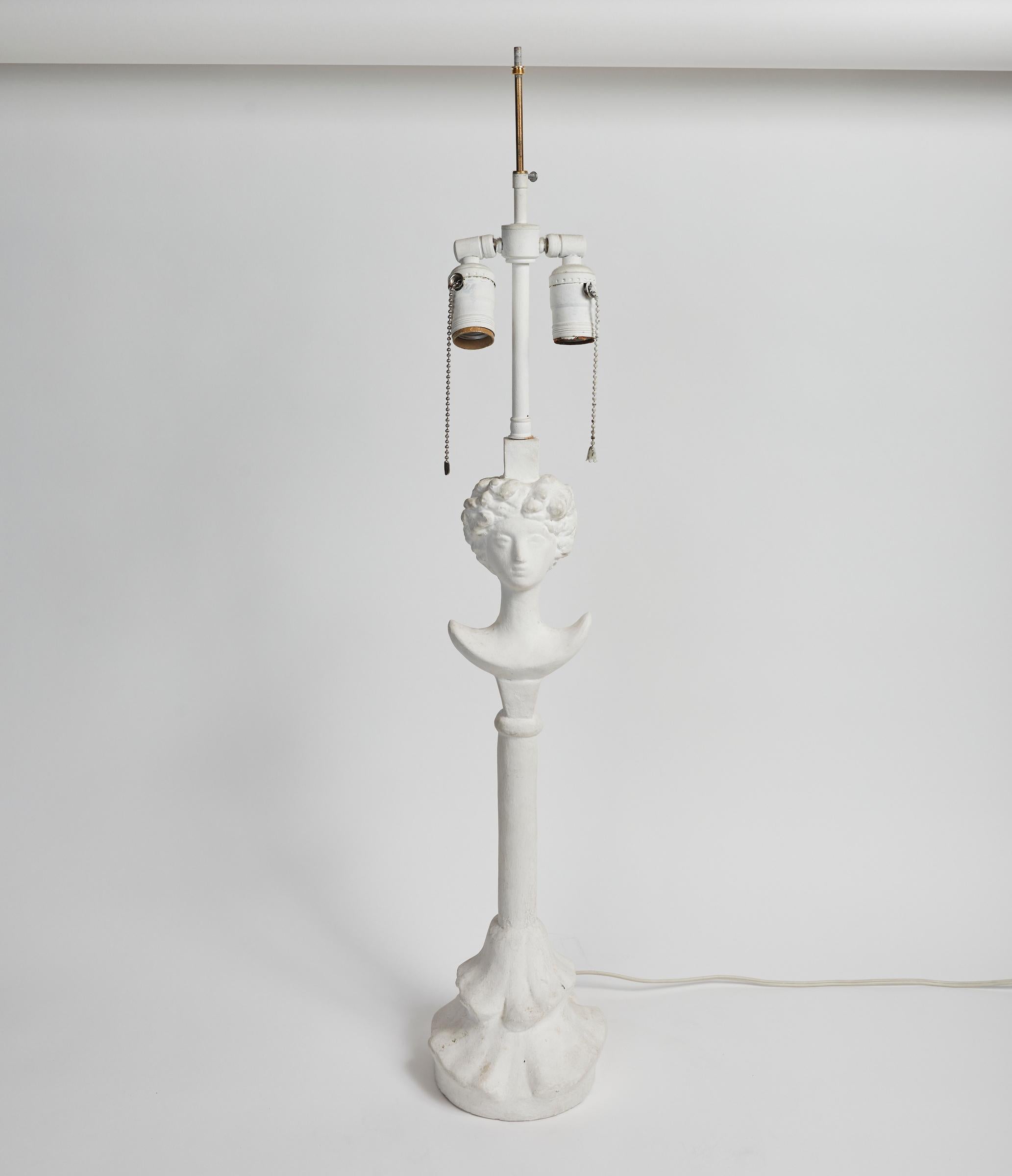 Lampe de table Tête de femme en plâtre peint, d'après Diego Giacometti.