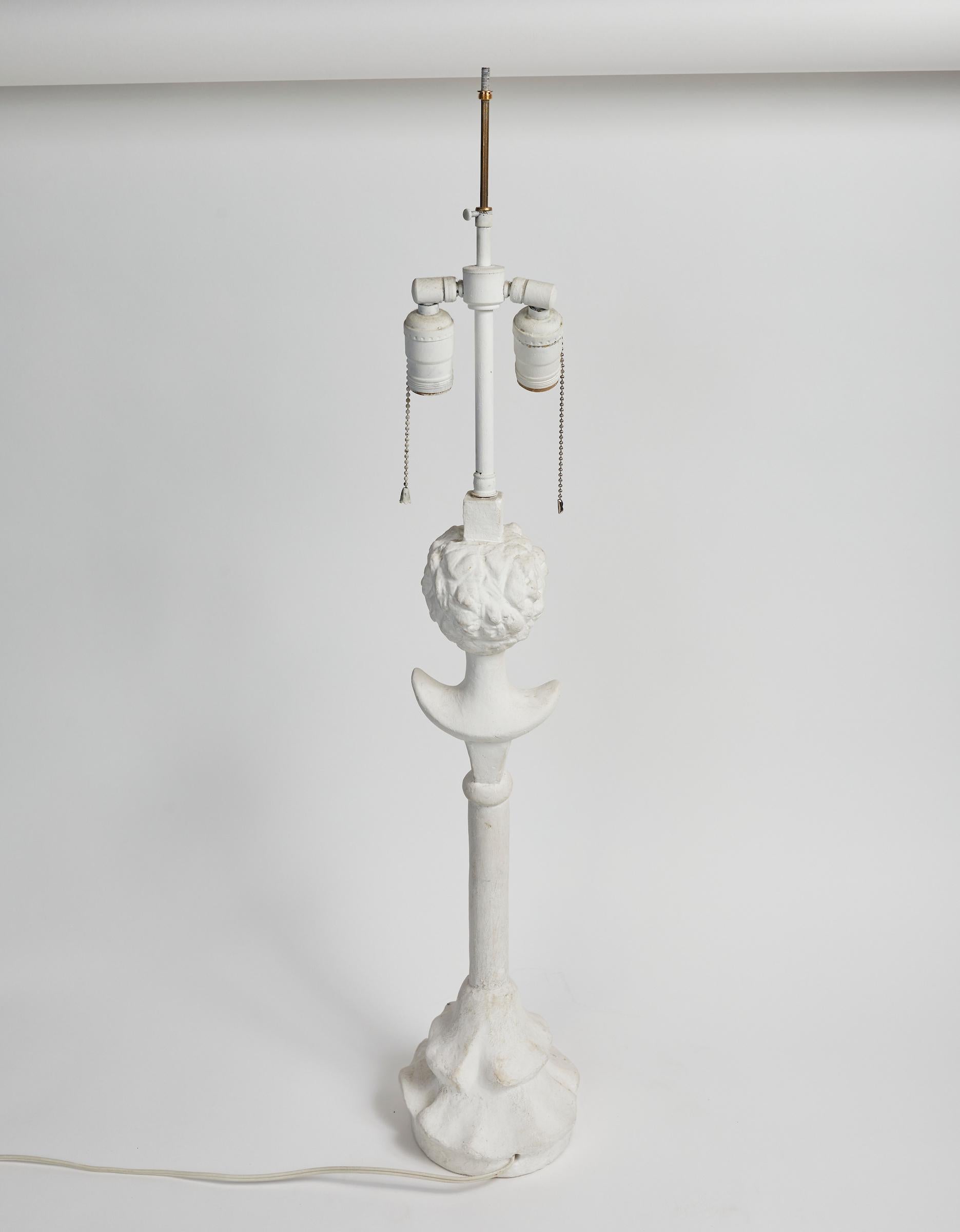 Bemalte Gips-Tischlampe „Tte de Femme“ nach Diego Giacometti im Angebot 1
