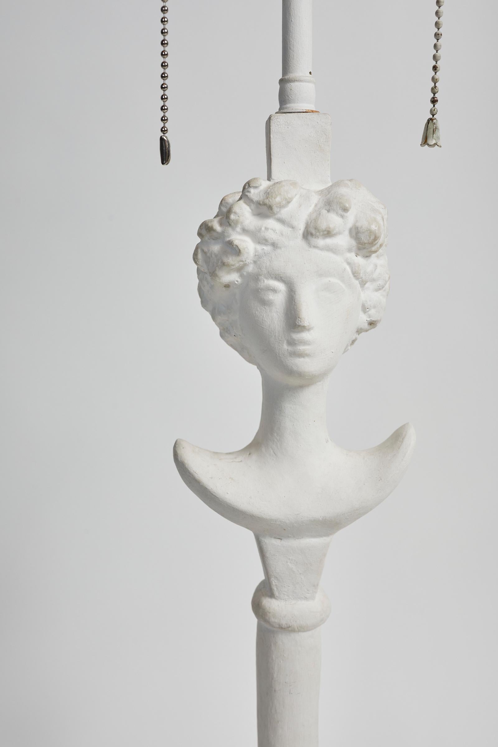 Bemalte Gips-Tischlampe „Tte de Femme“ nach Diego Giacometti im Angebot 2