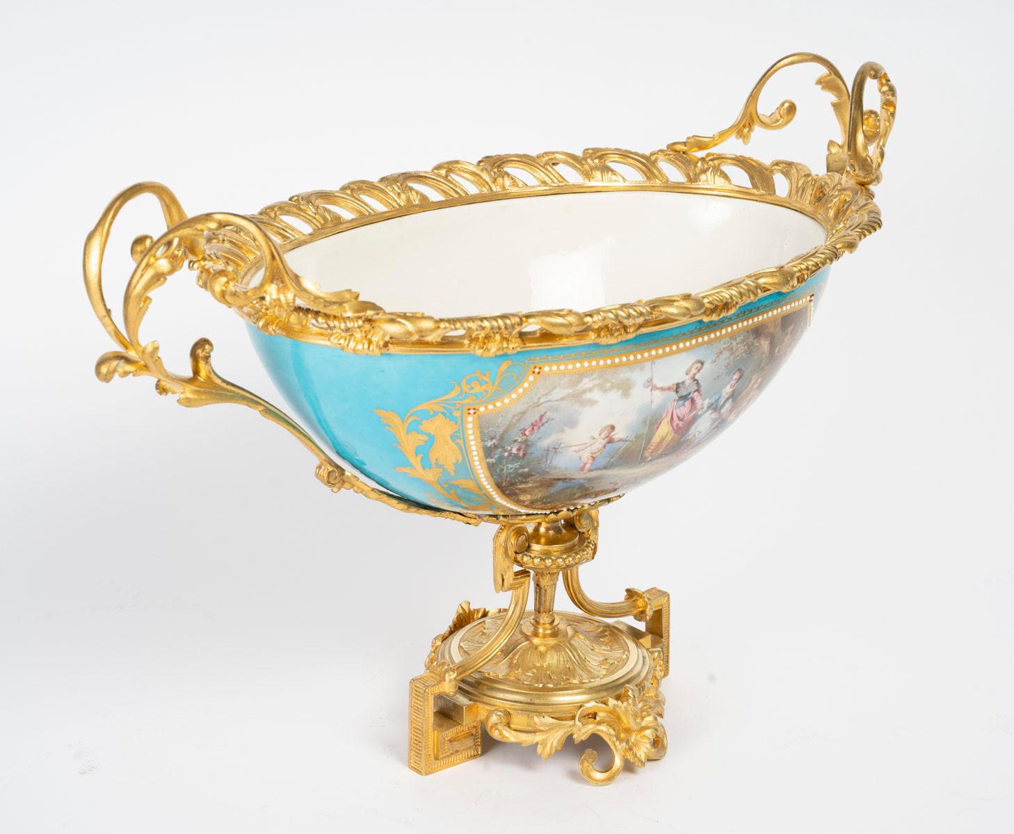 19th century bowl, Napoleon III period, in painted porcelain and gilded bronze, Louis XV style.

H: 29cm, W: 46cm, D: 24cm