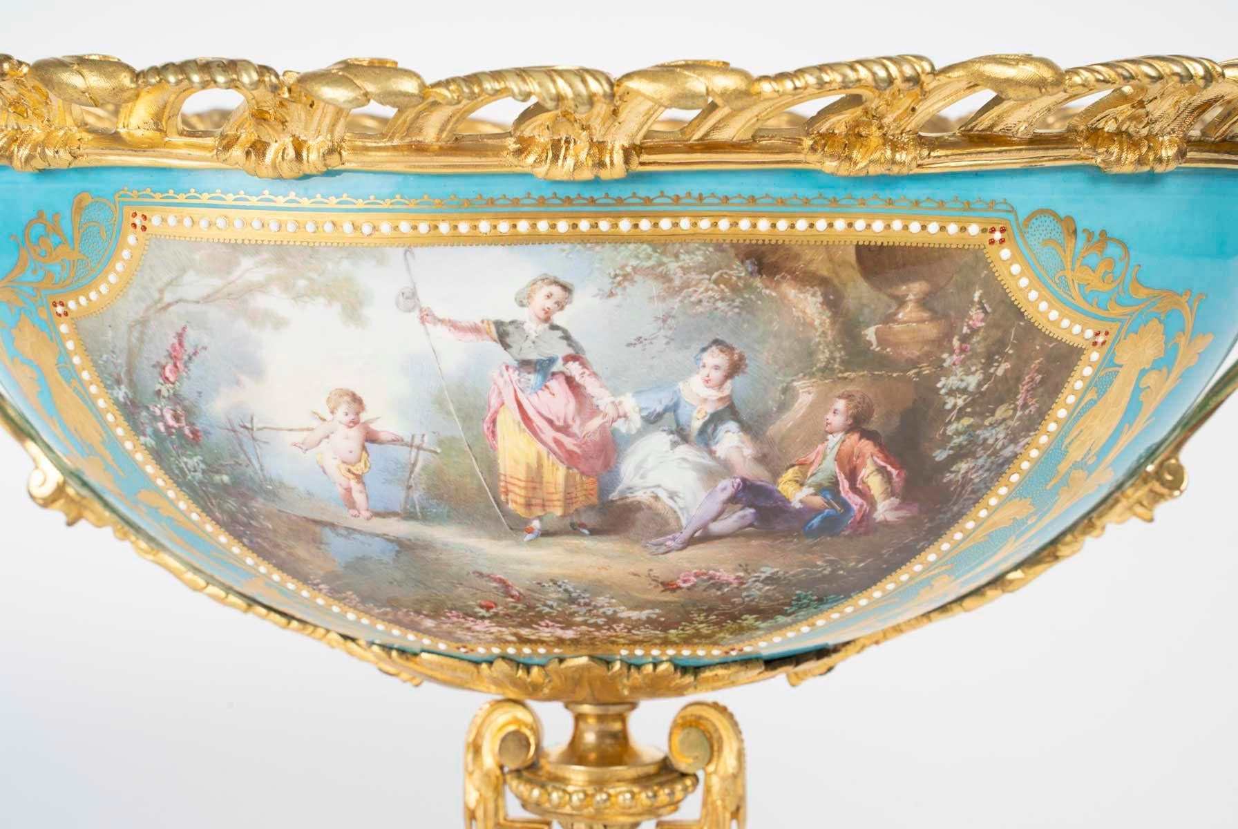 Napoleone III Painted Porcelain and Gilded Bronze Bowl, Napoleon III Period, 19th Century. in vendita