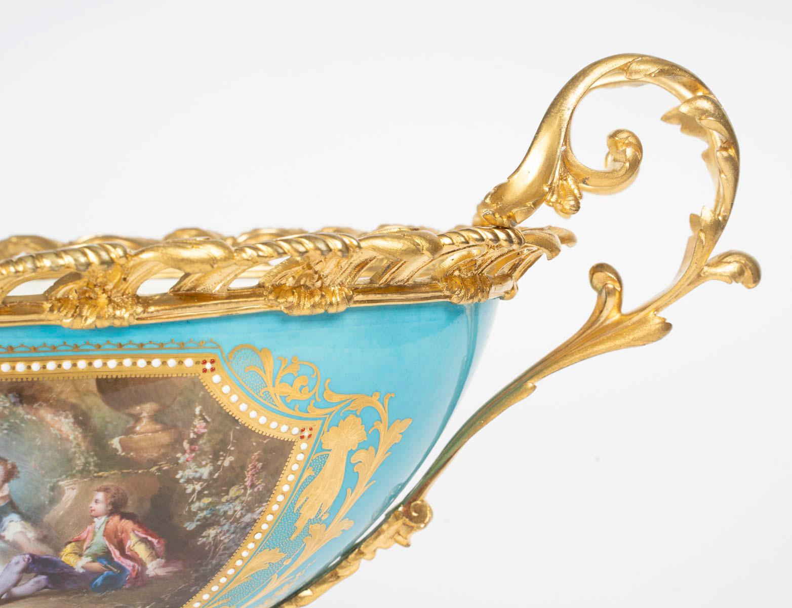 Francese Painted Porcelain and Gilded Bronze Bowl, Napoleon III Period, 19th Century. in vendita