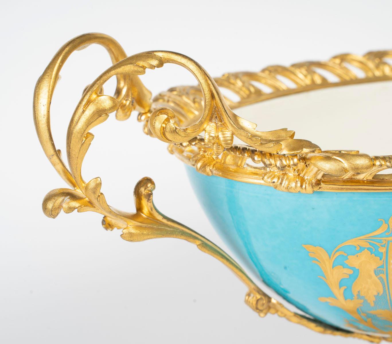 Dorato Painted Porcelain and Gilded Bronze Bowl, Napoleon III Period, 19th Century. in vendita