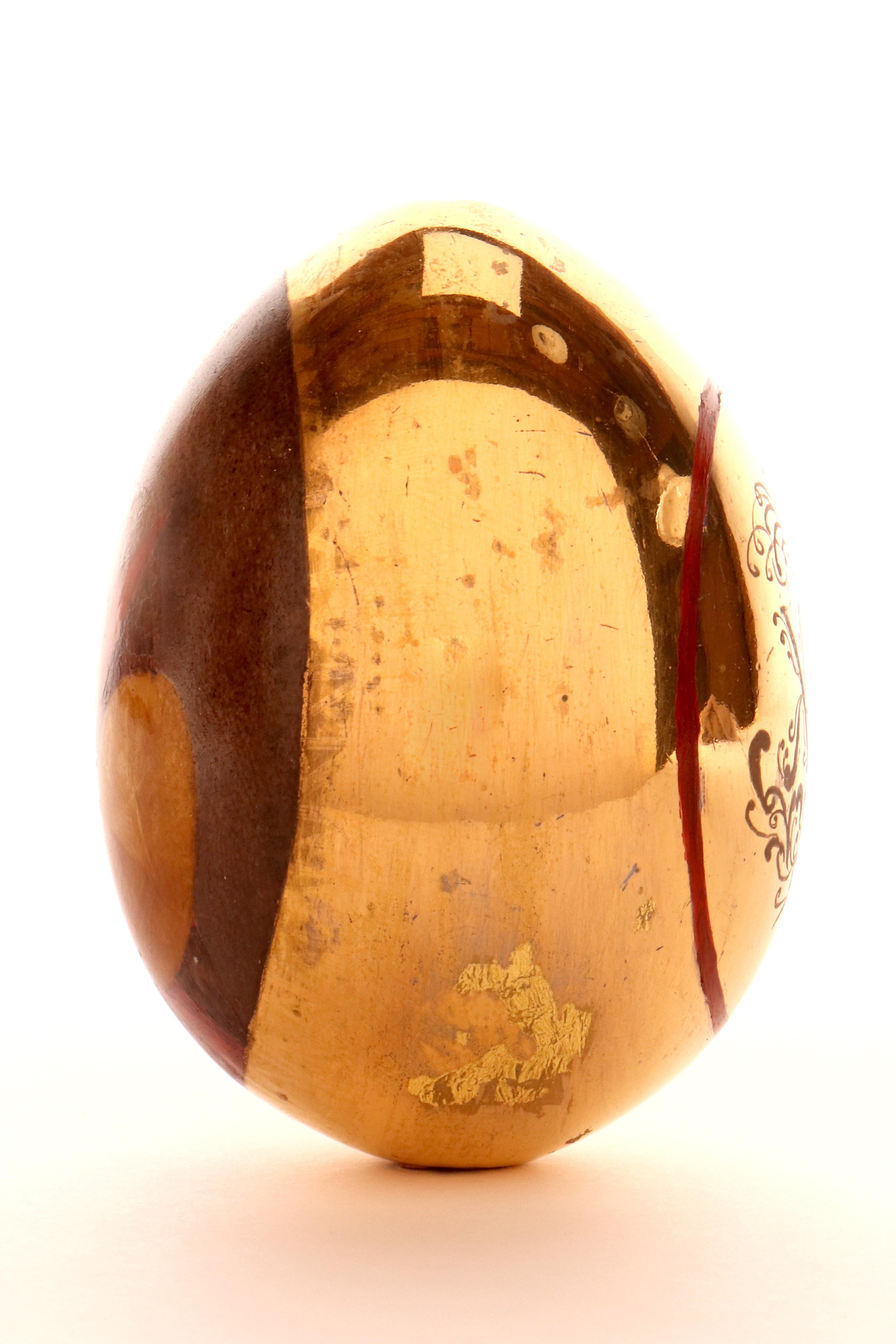 Huevo de Pascua de porcelana pintada, representando al Arcángel Miguel, Rusia, 1880. Ruso en venta