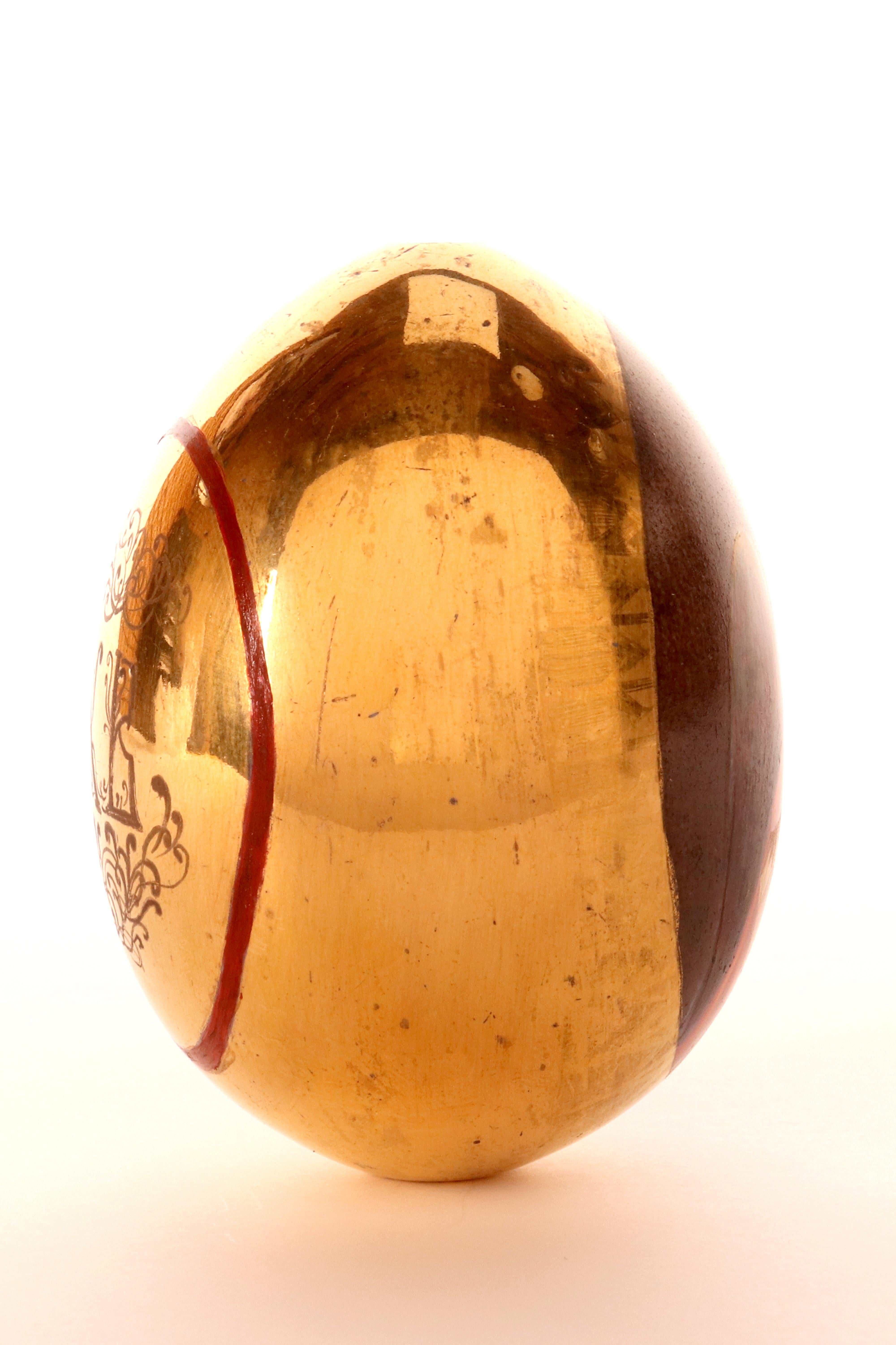 Huevo de Pascua de porcelana pintada, representando al Arcángel Miguel, Rusia, 1880. siglo XIX en venta