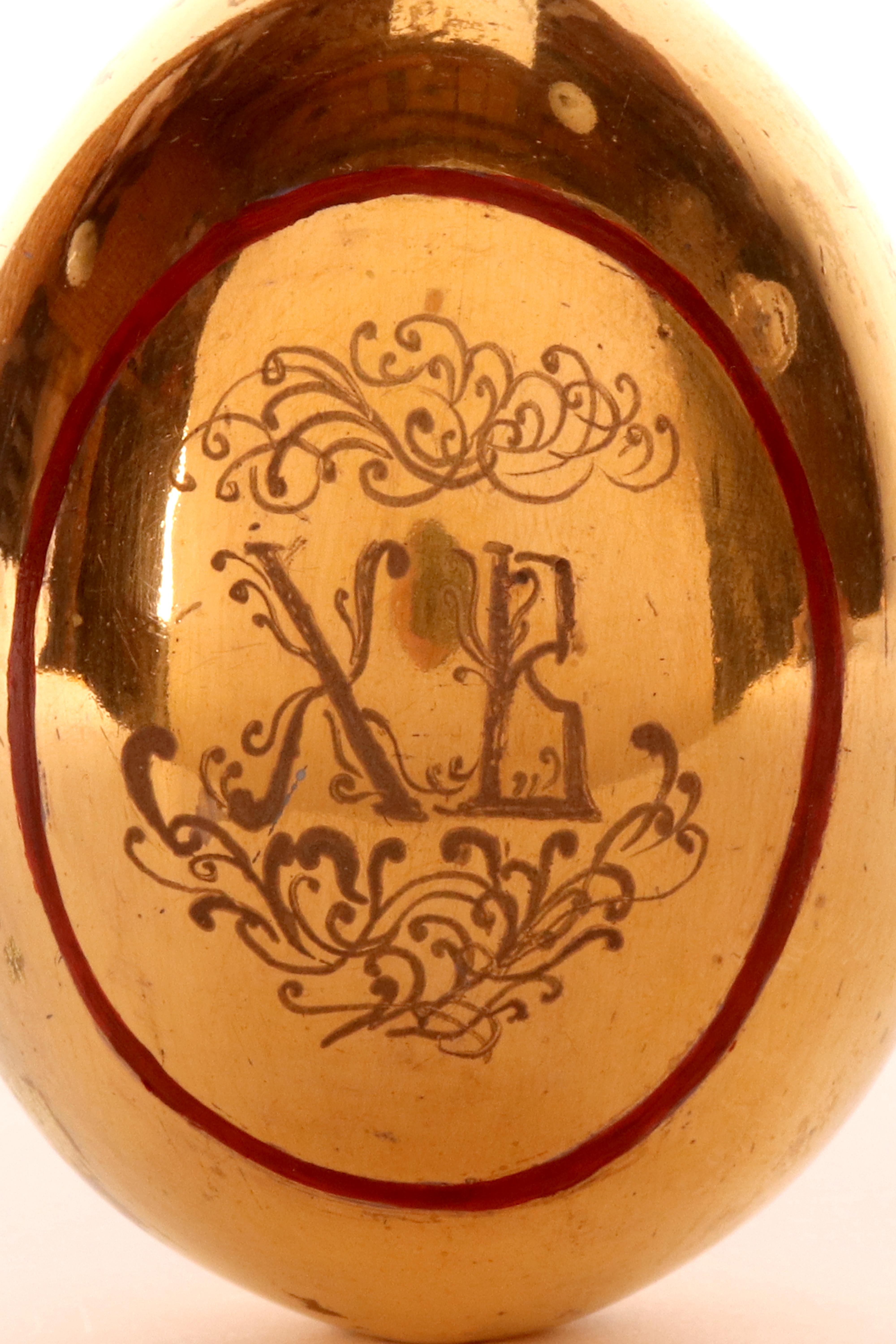 Huevo de Pascua de porcelana pintada, representando al Arcángel Miguel, Rusia, 1880. Porcelana en venta