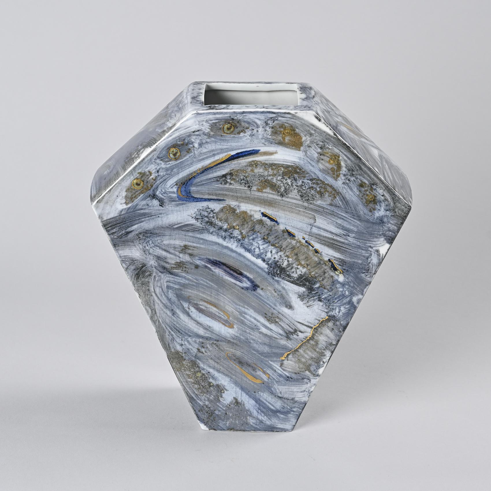 Porcellana Vaso in porcellana dipinta, laboratorio La Borne, Francia, circa 1990 in vendita