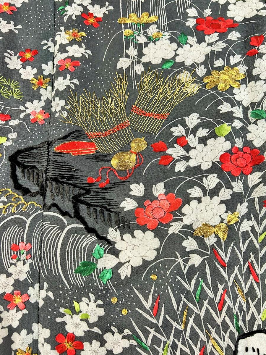 Painted, printed and gold-embroidered silk crepe kosode Japan 18th 19th century For Sale 1