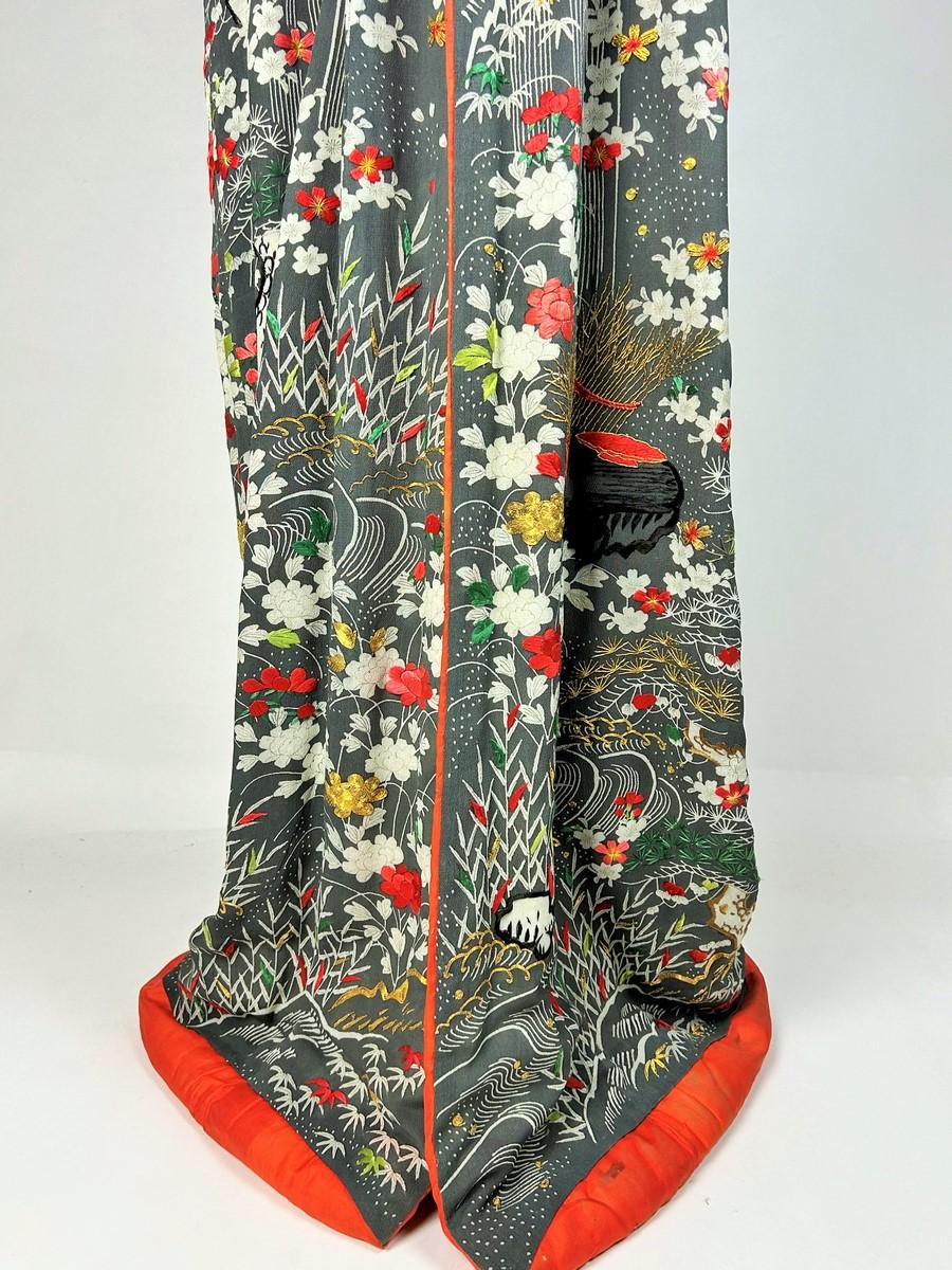 Painted, printed and gold-embroidered silk crepe kosode Japan 18th 19th century For Sale 3