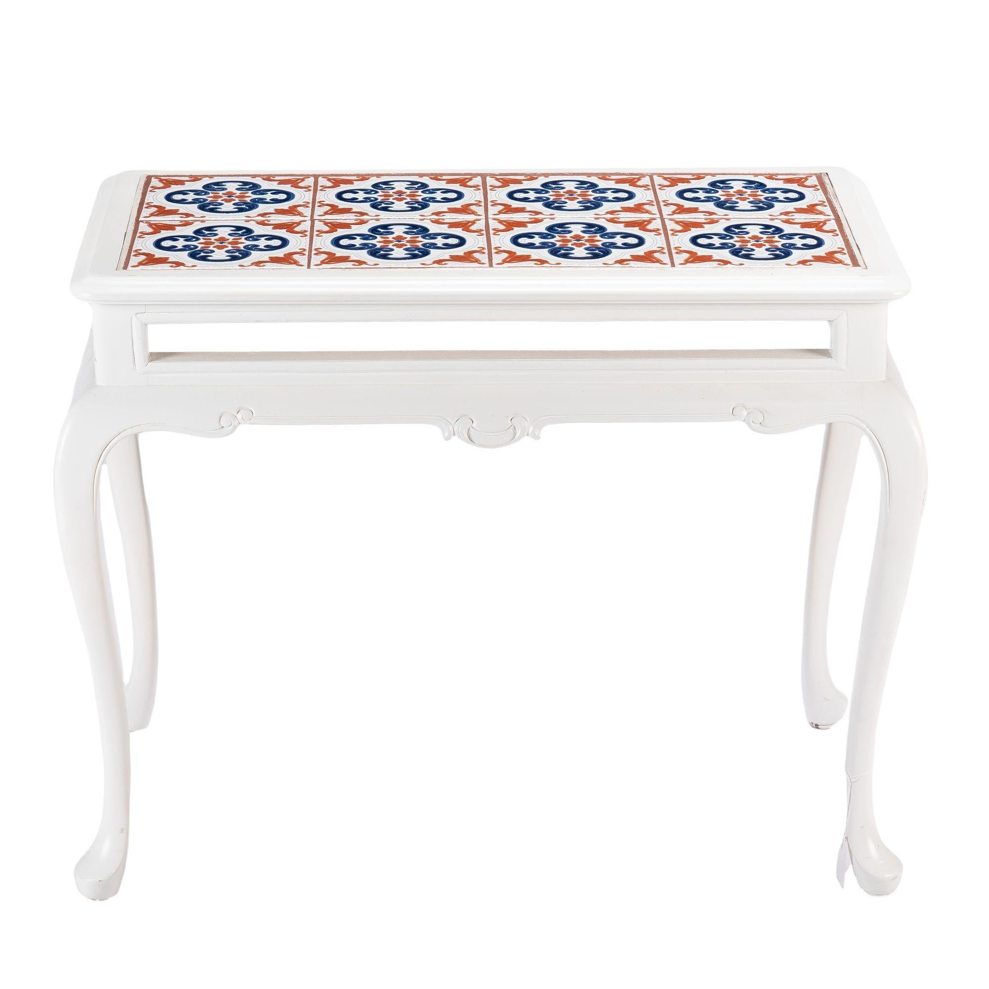 Painted Queen Anne style hardwood coffee table, fitted with oxide red & cobalt blue decorated white French ceramic tiles.
American, Academic Revival, mid 20th century.