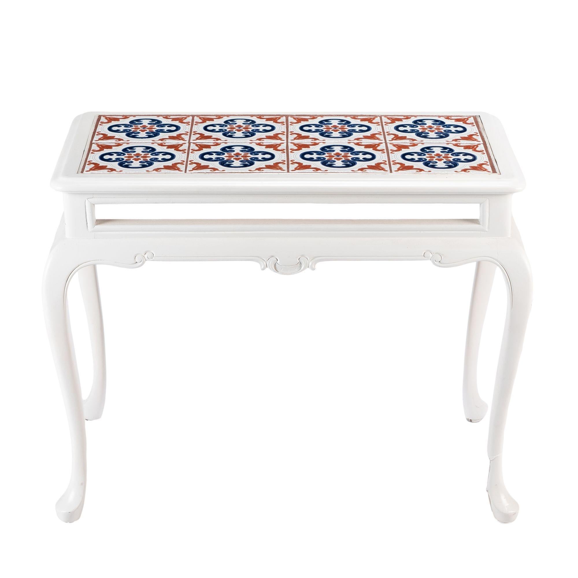 American Painted Queen Anne style hardwood tiled coffee table, 1950's For Sale