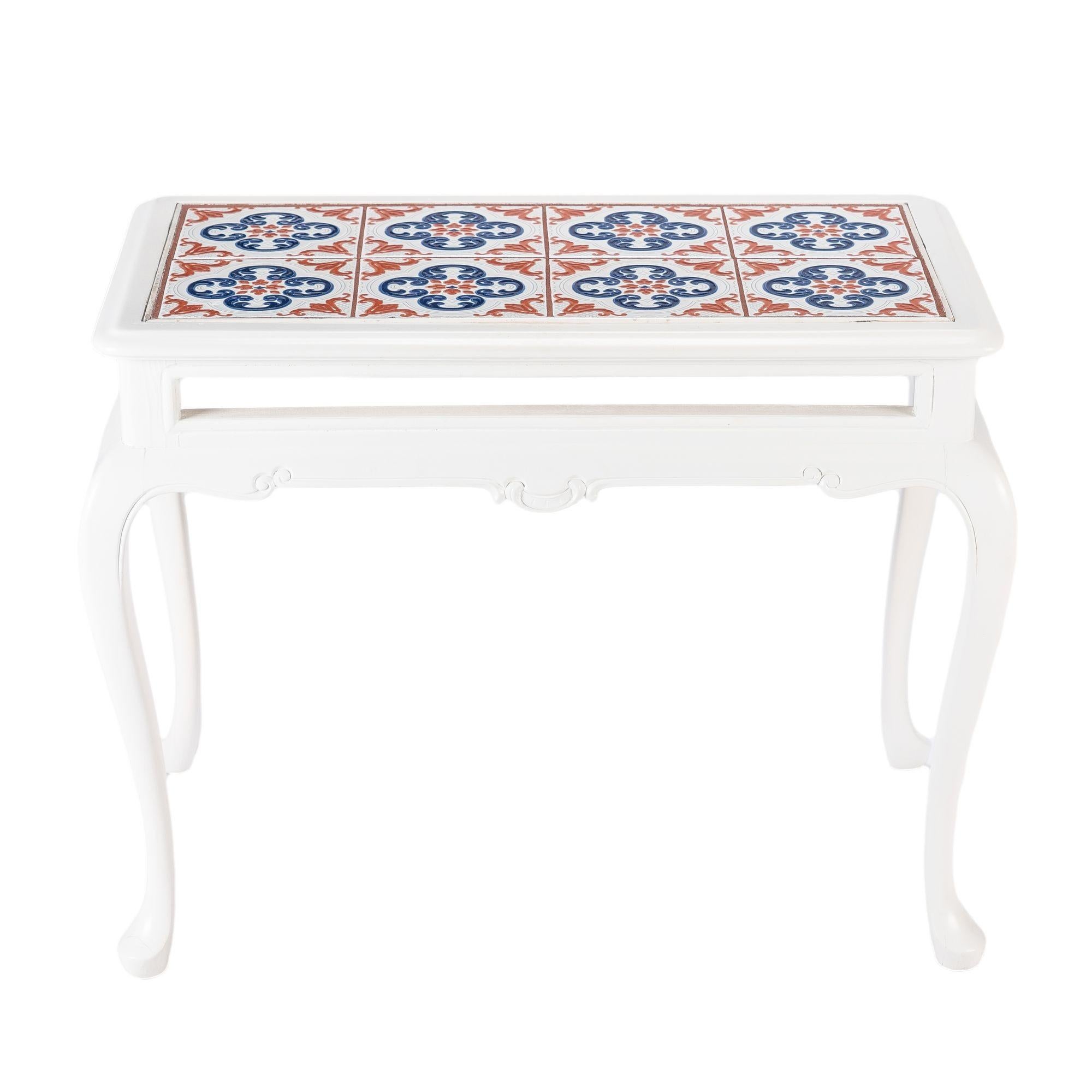 Painted Queen Anne style hardwood tiled coffee table, 1950's For Sale 1