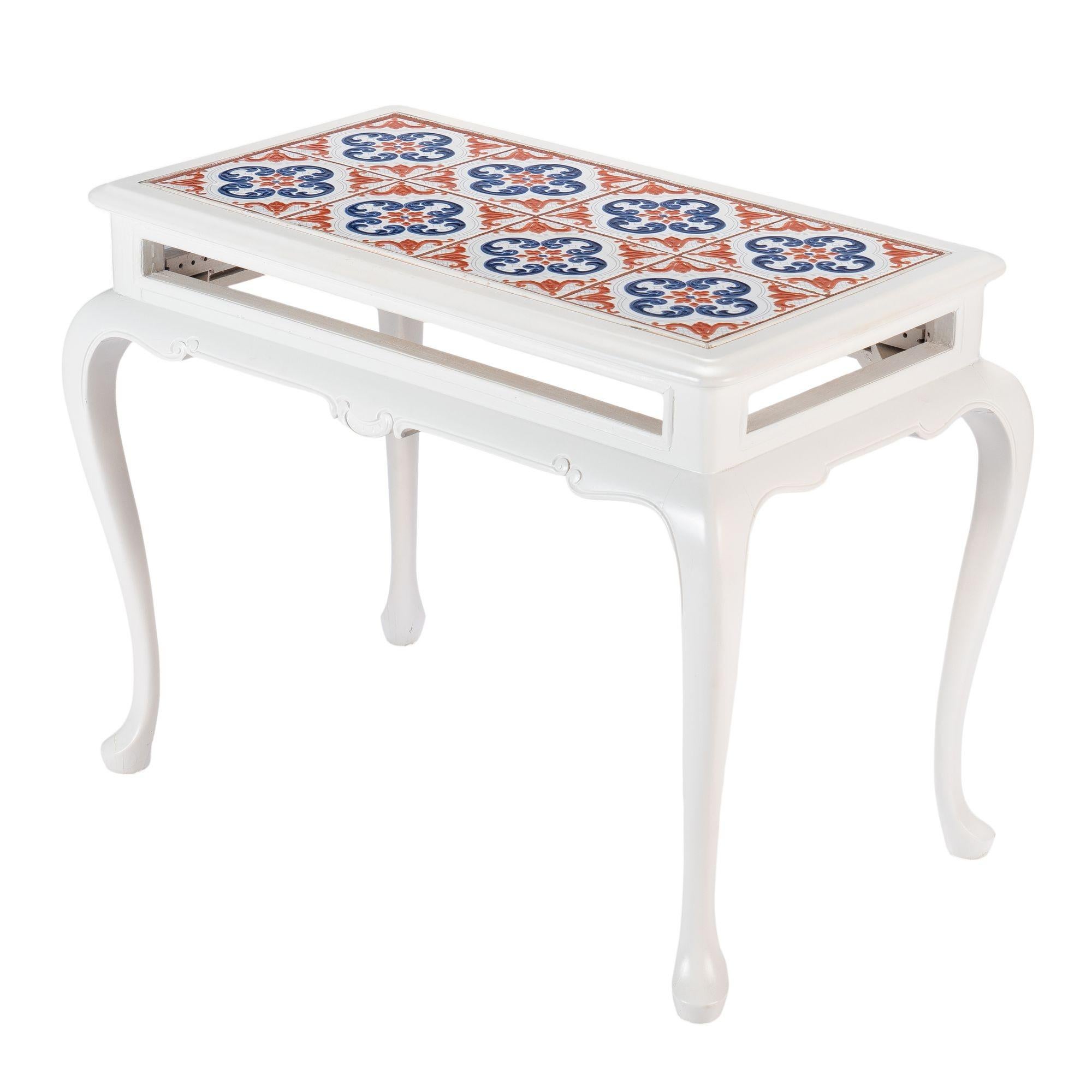 Painted Queen Anne style hardwood tiled coffee table, 1950's For Sale 2