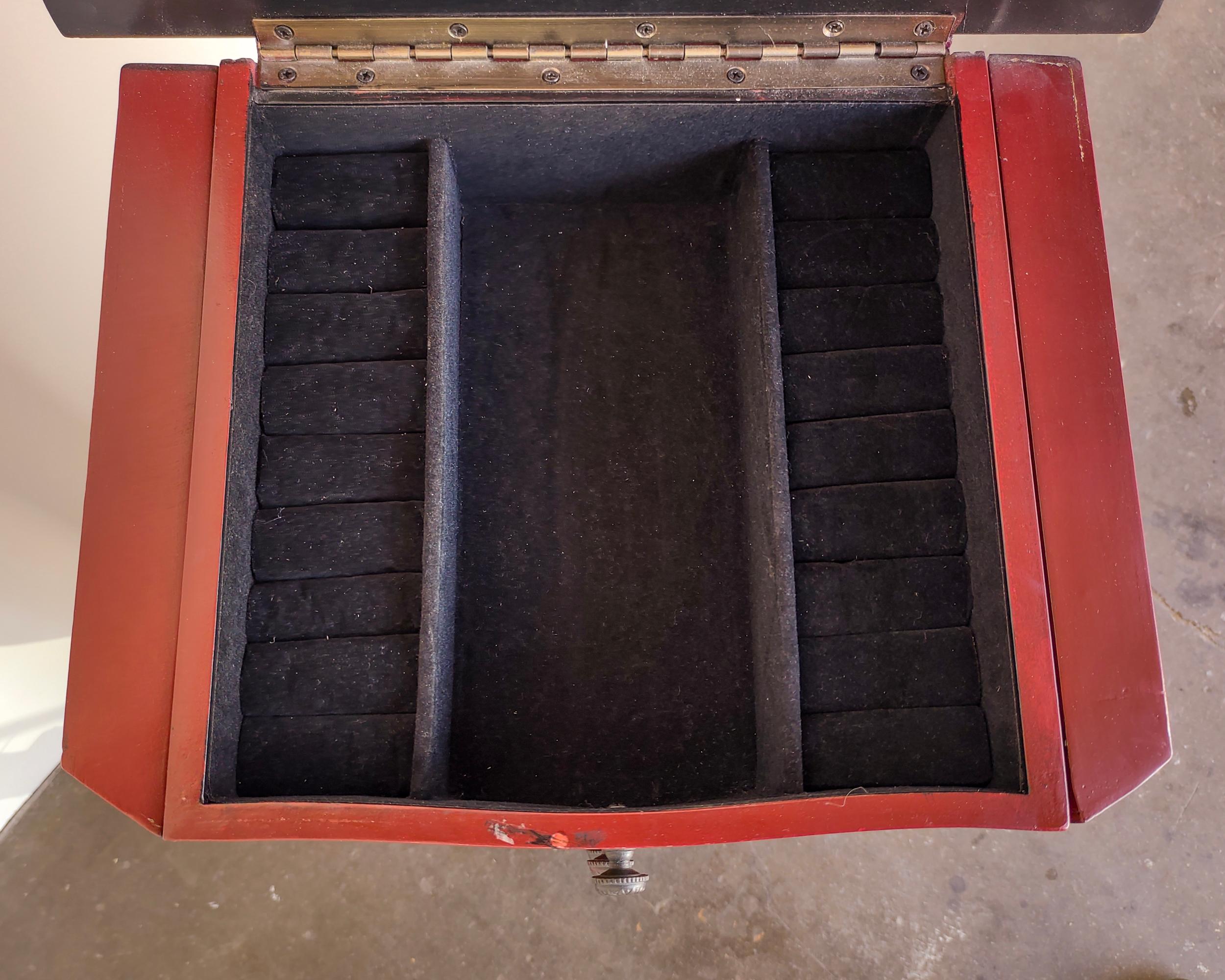 Gemaltes rotes Holz Chinesisch Schmuck Kommode von Schubladen Lagerung im Zustand „Gut“ im Angebot in Hawthorne, CA