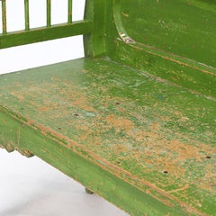 Banco de madera pintado de estilo rústico de granja con arte popular