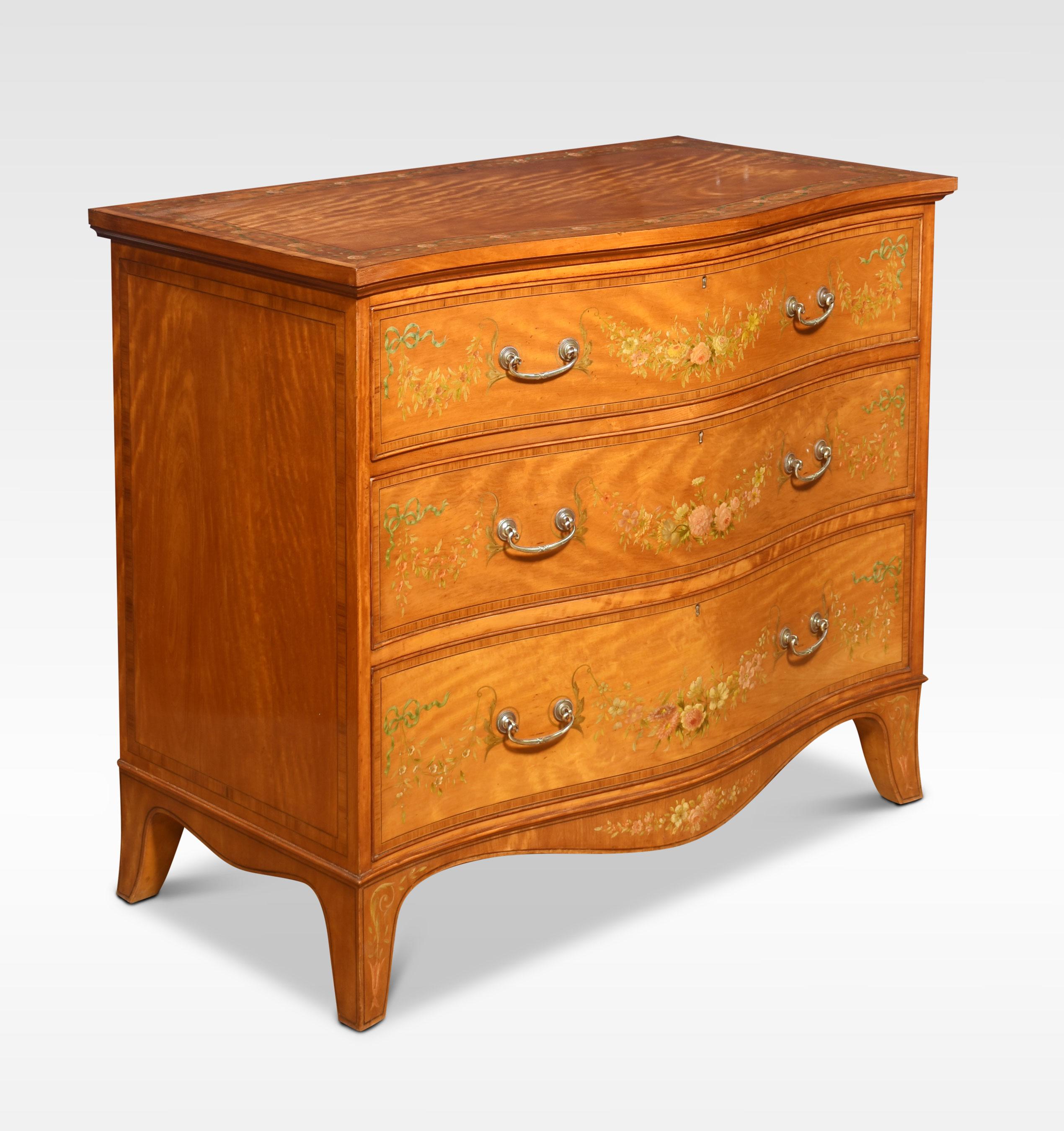 Painted satinwood serpentine chest of drawers In Good Condition For Sale In Cheshire, GB
