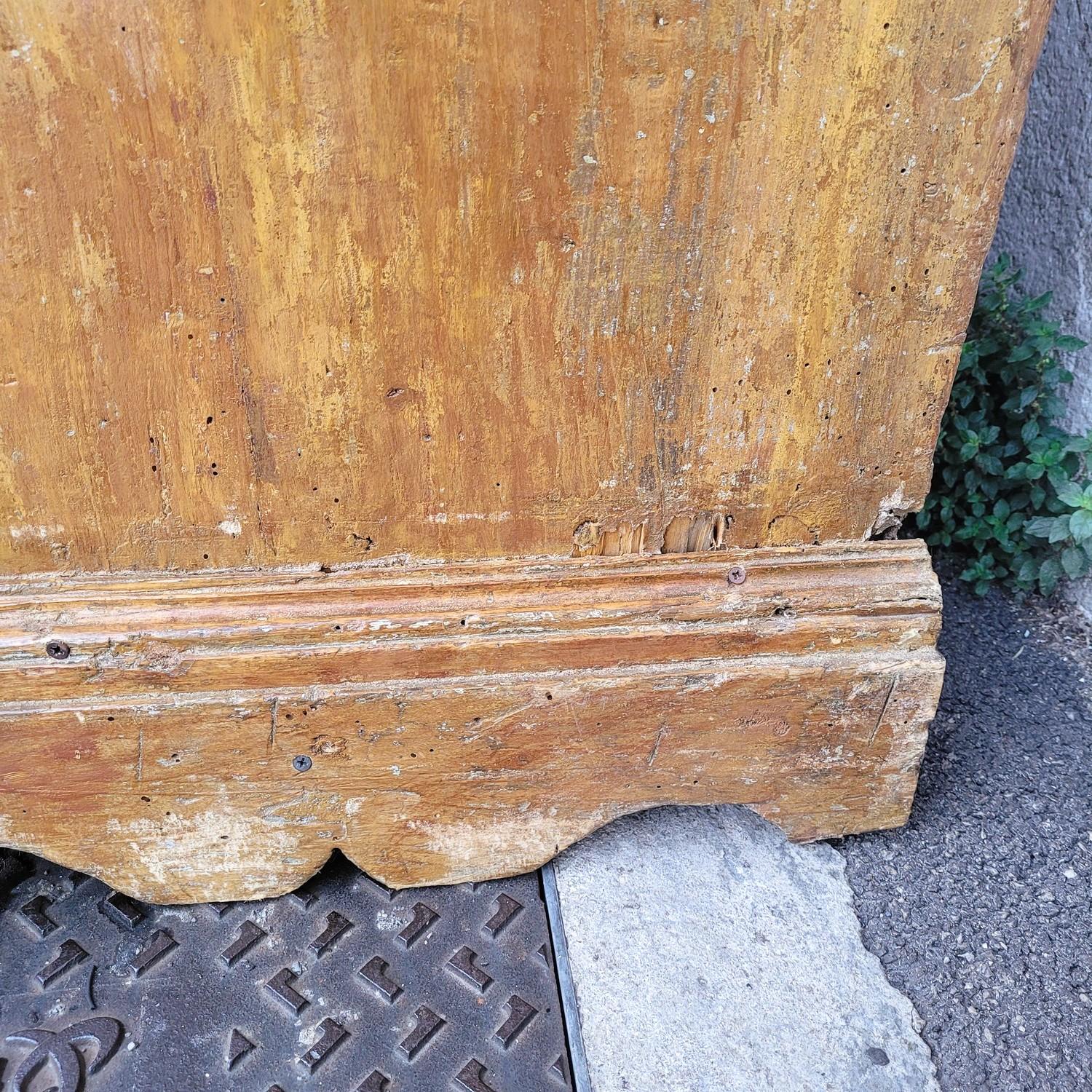 Painted Sideboard With 2 Doors, Italy, 17th Century For Sale 4