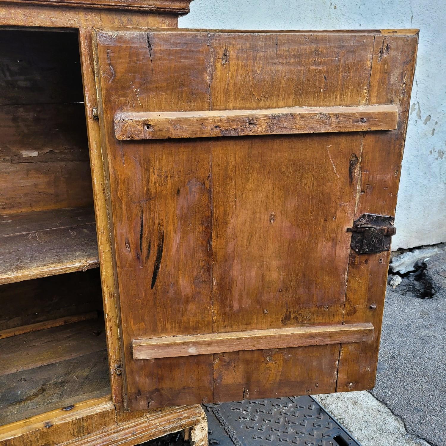 Painted Sideboard With 2 Doors, Italy, 17th Century For Sale 10